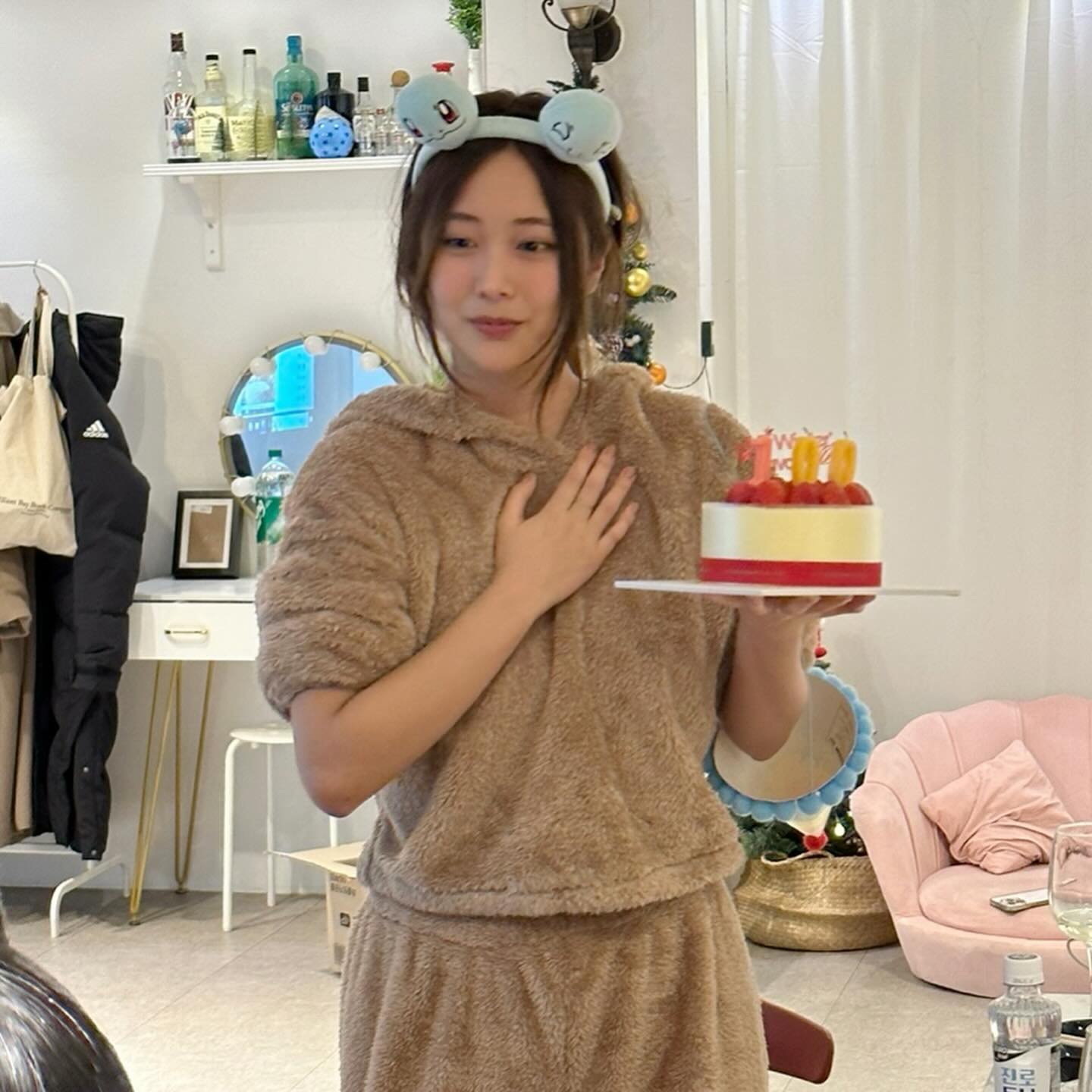 달링들!
다시 한 번 백만 구독자 너무너무 고맙고, 우리 가좍들이 이렇게나 많다는게 믿기지 않아요🧌 다들 새해 복도 마니 받아라!!!!!
love is all! 사랑이 전부인 거야❤️