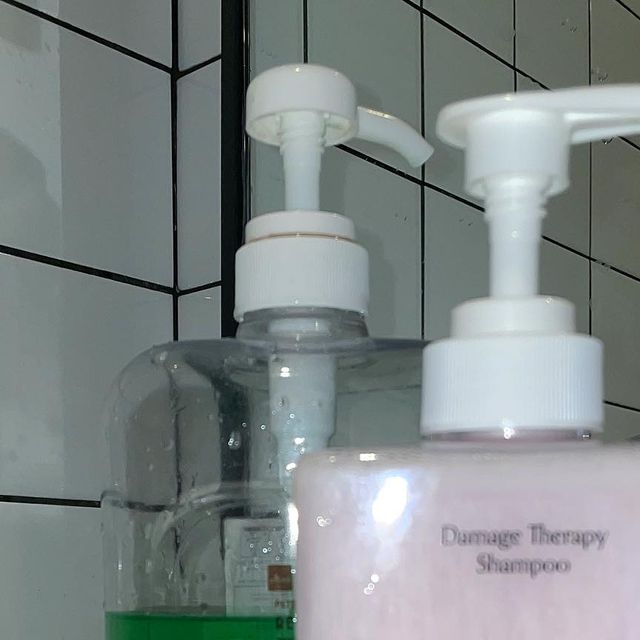  최승애 on Instagram: "#협찬
워시 트렌드 선두주자 #그로우어스
신제품 소식 절대 못참죠 😂🧼

진주를 키워드로 삼은 것이
한 눈에 보이는 신비로운 제형😌

7중 콜라겐, 5종 단백질
식물 유래 계명 활성제 🍃
진주 추출물과 히말라야 핑크솔트..

이미 그로우어스는
씨솔트 샴푸로 유명한만큼
같은 소금을 키워드로 만든
이번 제품에 많은 공을 들였을거라
믿음이 가네요 😂💕

P.s 사용감 후기
가볍고. 부드럽고. 꽉찬 영양감
기름진 느낌 없이 보습감과 향긋한 향만 남았어요 ☺️

직접 사용해보시고 느껴보세요 😉

#그로우어스샴푸"