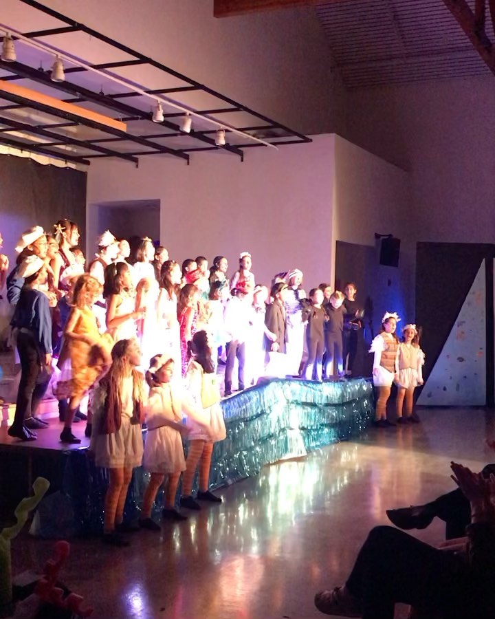 After First Day’s Performance✔️

I was so excited to see The Little Mermaid Junior performance at the Sandpiper. The first day's performance went well. Every single scene touched my heart. Seungyul said that after the first performance, the time on stage was like a dream💗 This performance continues until Sunday! We look forward to sharing a fascinating time with you😀

첫째날 인어공주 주니어 공연이 잘 끝났어요.
어제 저녁 인어공주 공연을 보면서 모든 순간이 흥분되고 또 즐겁고 감동이었어요.
율이는 첫 무대를 마친 소감이 무대에 선 시간이 꿈만 같다고 했고요🥹
일요일까지 총 3일간 열리는 공연에서 그의 역할을 잘해주기를💗