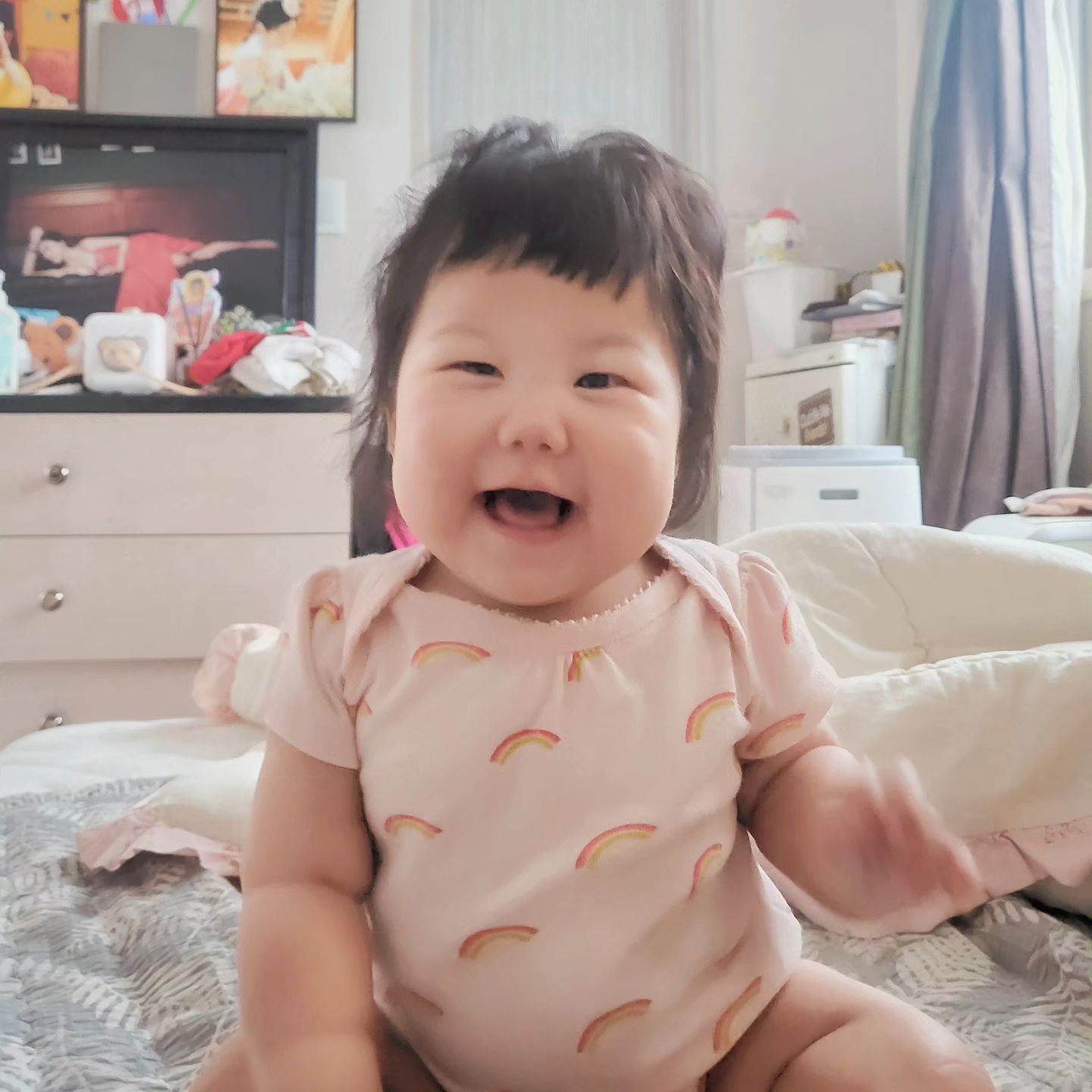 #지난래아

앞머리 자른 바로 다음날 :)

아침에 일어나면 기분좋다고 웃어주는 너,
너무너무 사랑스럽😍❤️😍

앞머리 잘라놓으니 더 찰떡❤️

이유식도 잘묵고, 하는 행동도 더 많아지는 울애기❤️

천천히 자라자으 엄마 아쉬워😭