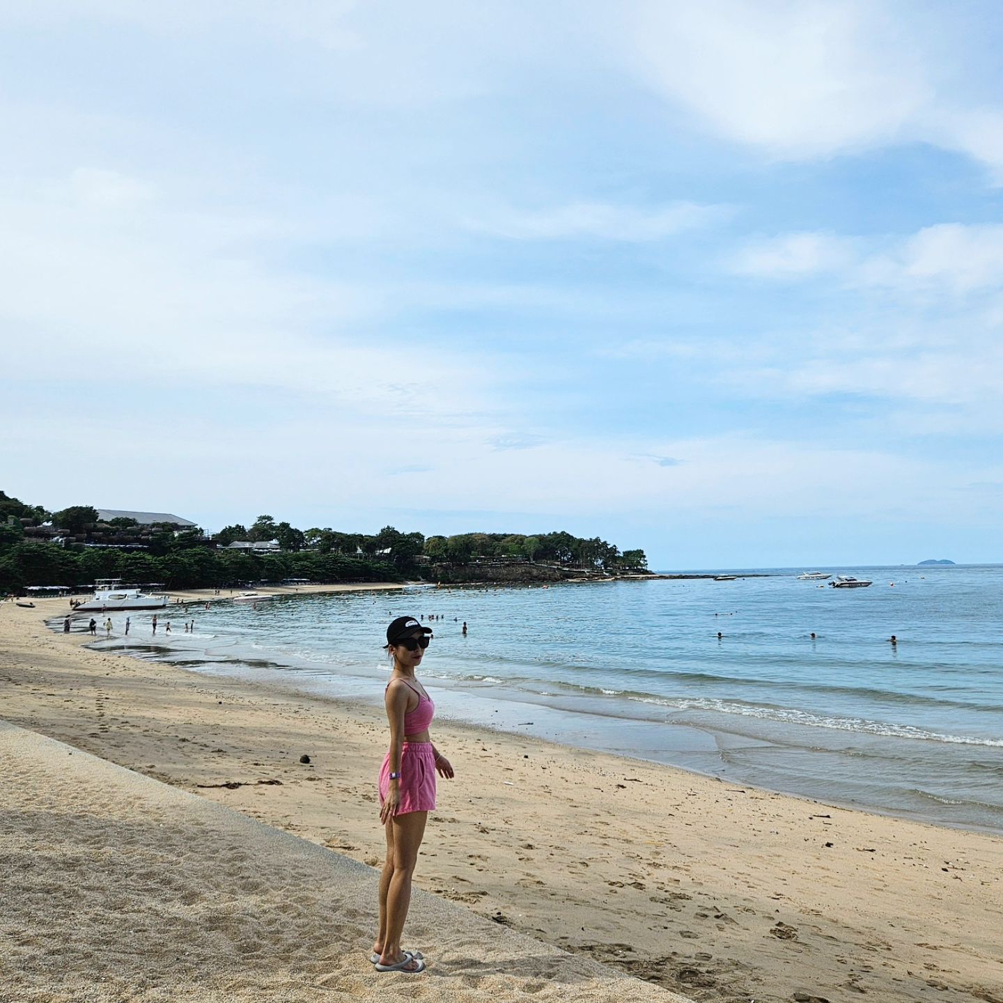 캠핑보단호캉스체질👙

언제어딜가던휘뚜루마뚜루
들고 댕기기 편해서 작년부터
박제용으로 들고다니는 테리수영복👍🏻

➡ 박제용 테리수영복 구매링크클릭