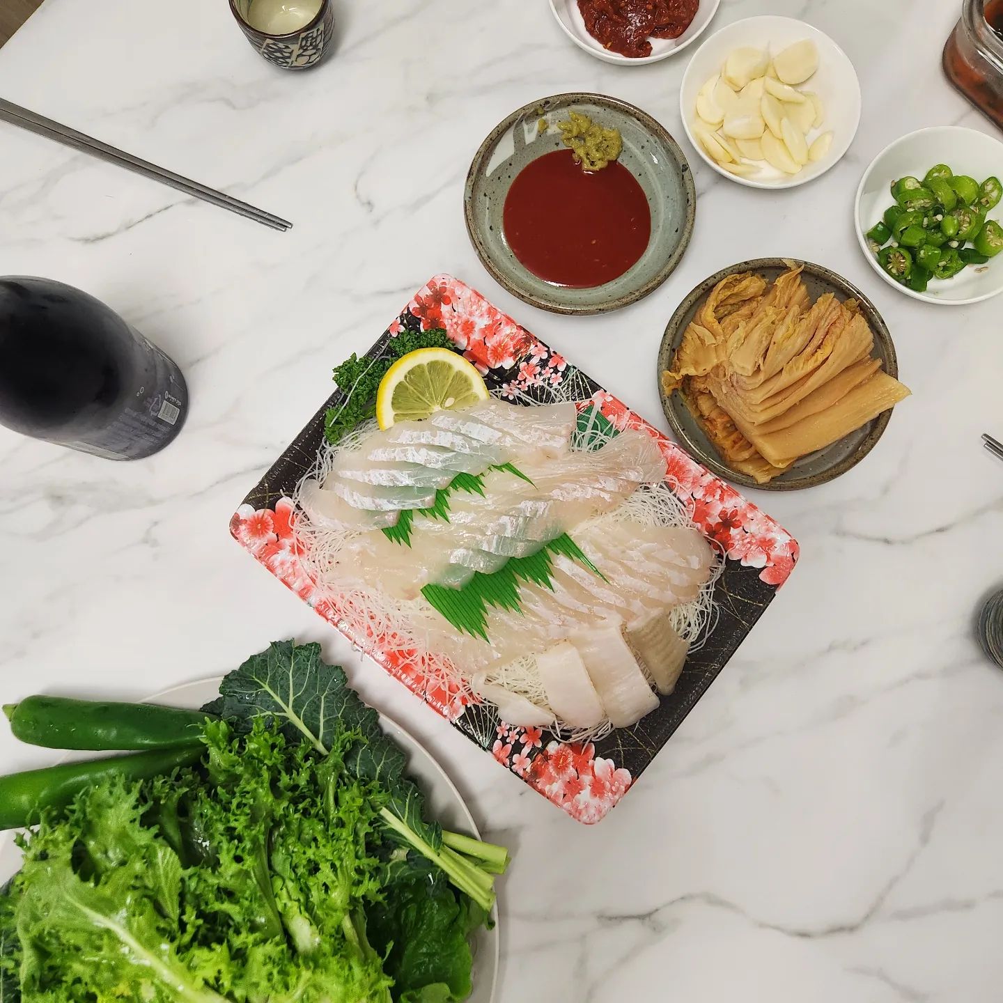 .
지난 토요일
오랜만에 주말미팅끝나고
밥하기 싫어서 포장해다먹은...

#회#복분자#짠#집구석횟집#포장회#부부#주말일상#피드밀기#일상글#일상피드#일상기록

#이런날도있어야지#매일싸울순없지#다음날#도로아미타불