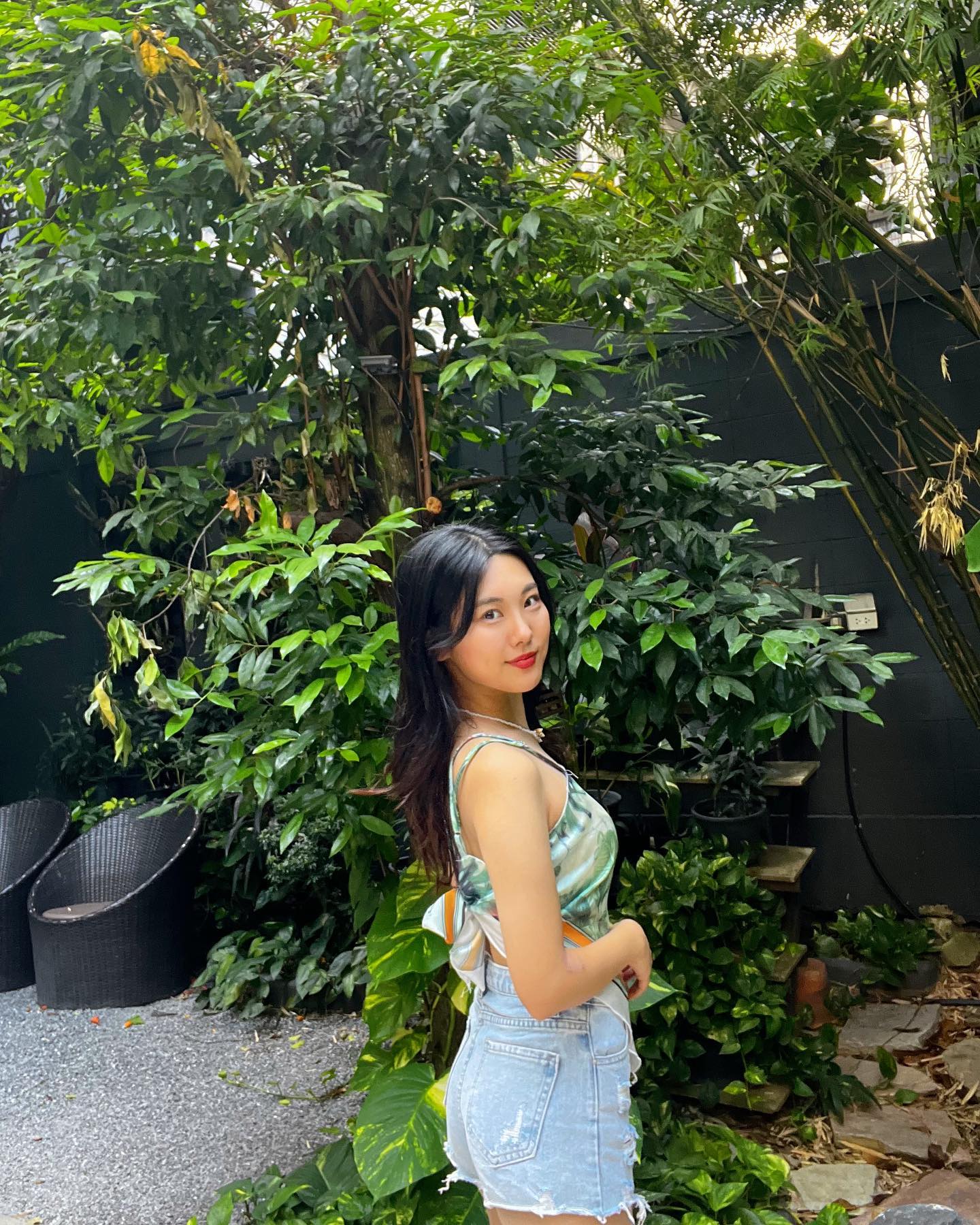 실컷 찍고 난 후에 제대로 입는 법을 알아버렷다..🥹

#태국 #태국여행 #방콕 #방콕더가든스 #방콕카페 #방콕여행