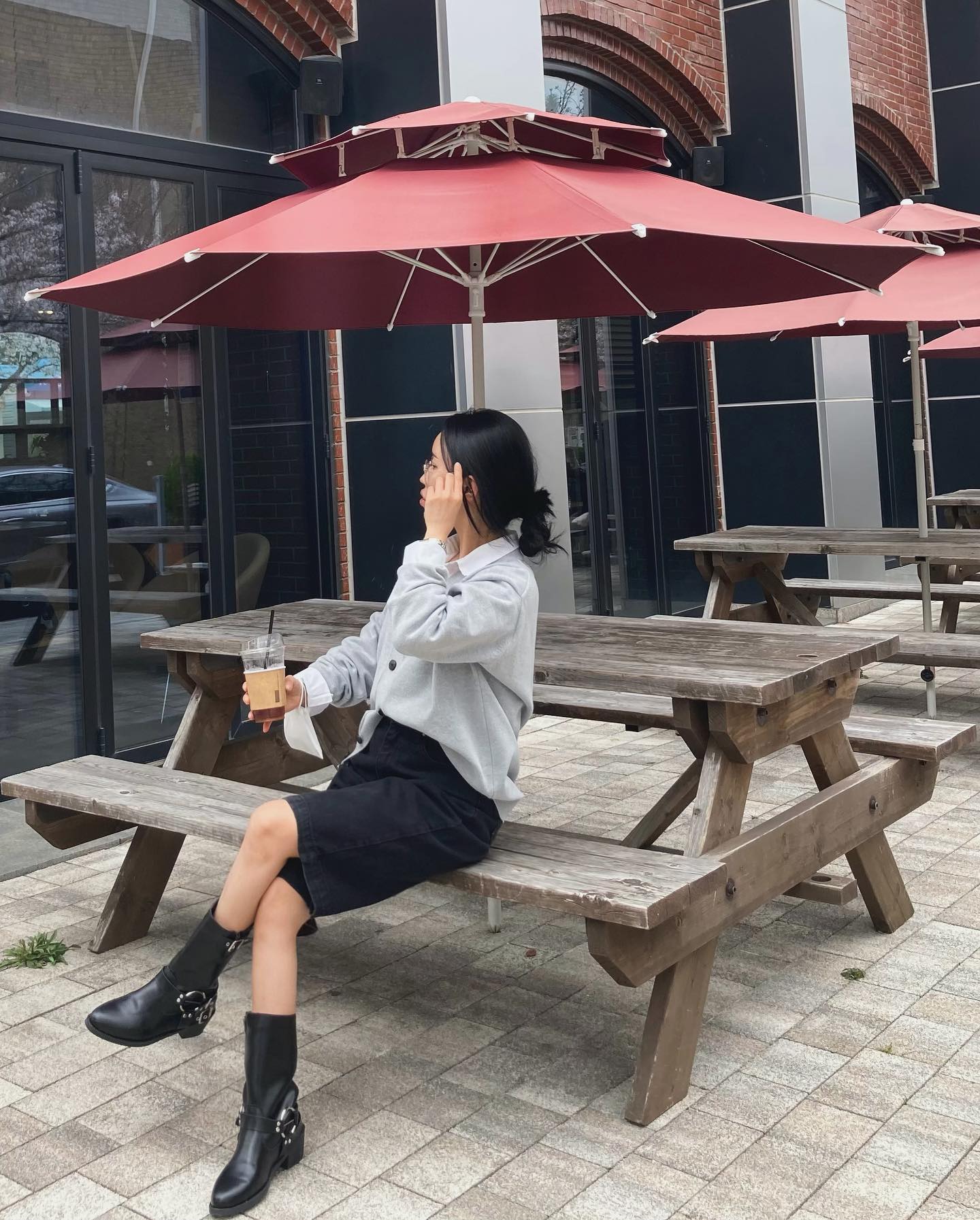 🩶무신사 니트맛집 노드유🩶

미세먼지가 심해서 화장 패스하고 안경탱이로 ….
바람은 또 왜이리 부는지 …💨🌪️

내 가디건 넘 예뿌종 ~~? 
재질도 좋아서 휘뚜루마뚜루 입을듯 ? 😌

nodu_official_,#노드유 #무신사 #NODU #MUSINSA #니트 #봄니트 #가디건 #봄가디건 #가디건코디 #니트가디건