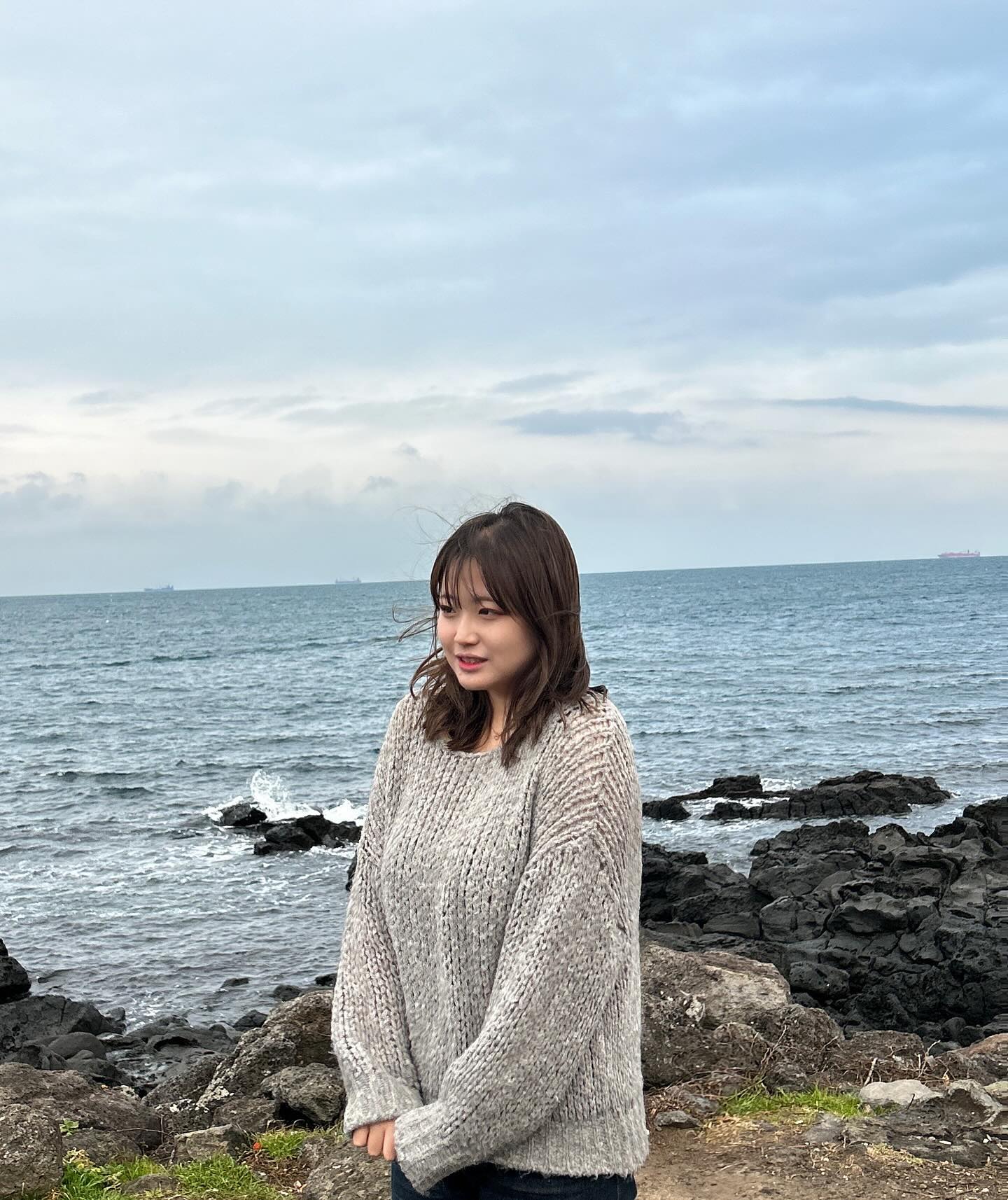 #광고 하루 1분 투자해서 하는 주름을 채워주고 탄력은 올려주는 괄사 리프팅 세럼 .ᐟ 팔자주름이나 피부 건조로 인해 스트레스를 좀 받았었는데 사용할 때 마다 조금씩 좋아지는게 보여서 좋더라구요 ☺️ 저는 저녁에 스킨케어 후 자기 전에… | Instagram