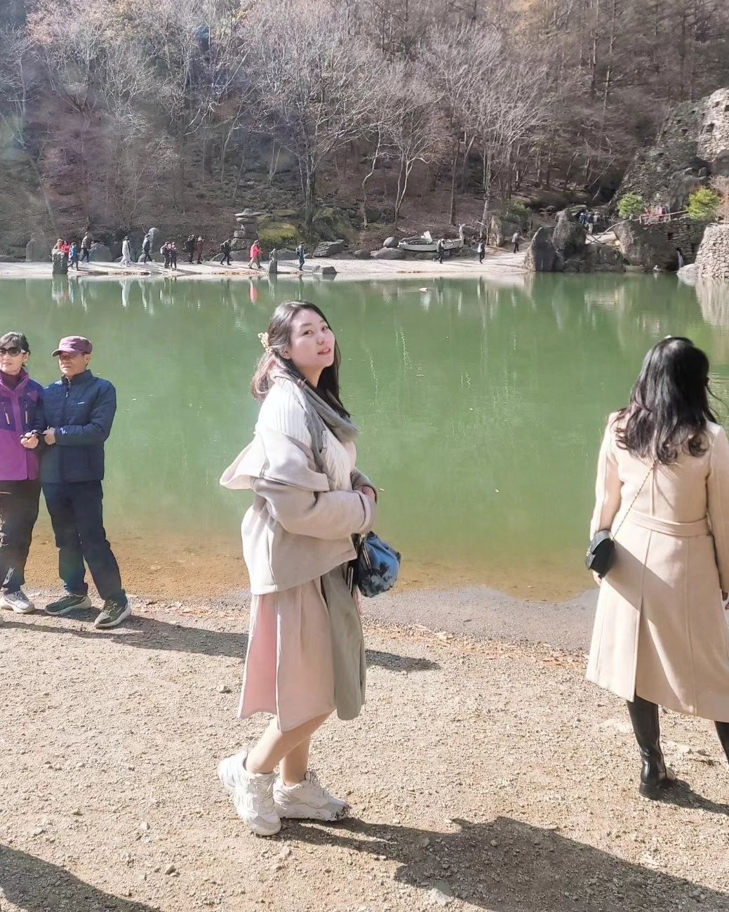 인생샷  제대로 건진 삼성궁

작년에 너무 좋아서 다시 왔건만...

너무 추워서 옷을 있는대로 다 껴입음 ㅠ

단풍도 안들고 춥기만 했던 날씨였지만 간만에 사진이 잘나왔다 ㅎ

대구 오빠 덕분에 이쁜 뒷 사진도 남김 ㅋ

#하동여행 #삼성궁 #인생샷명소
#솥 뚜껑  파전은 최고
