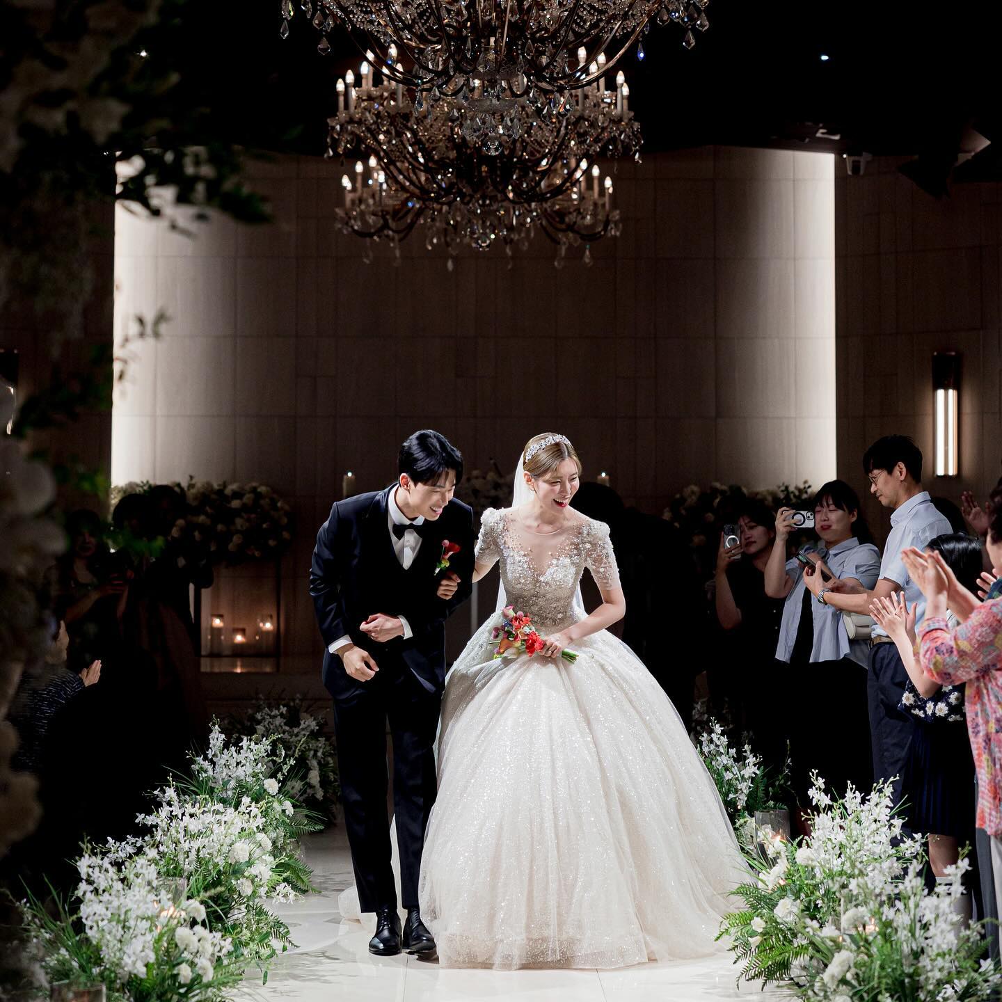💍2023.06.24💍

본식스냅사진 나와서 추리다가 올려보는 결혼식날 사진들 👰🏻‍♀️💗🤵🏻