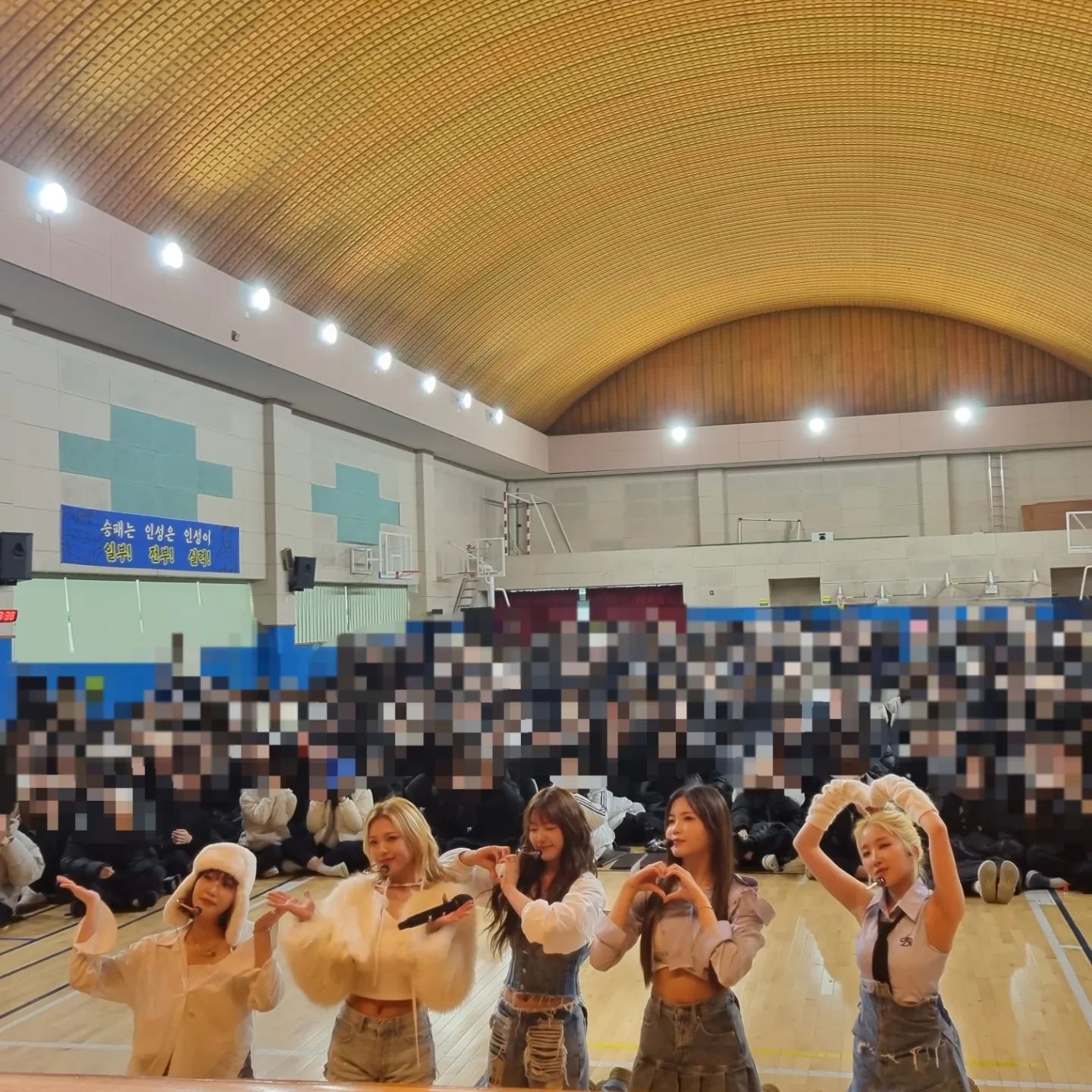 아 진짜 찐 최종입니더..ㅜㅜㅜ🫶🫶
.
.
.
.
.
.
 
 
.
.
.
.
.
.
.
.
.
.
.
.
.
 
뜻밖의 선물까지 받았던..!!🩷🫶

#hori7on #뜻밖의안곡중학교 #lapillus #호라이즌 #라필루스