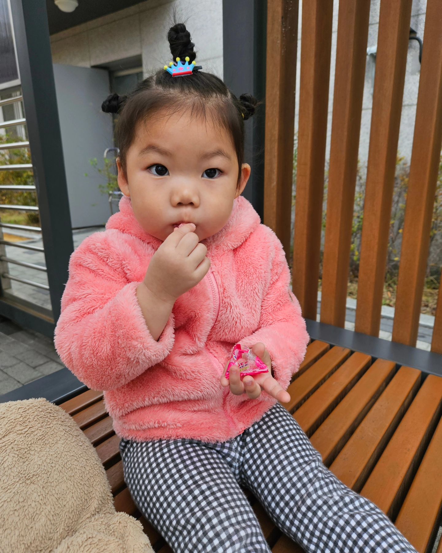 +897일💕
2023.11.01

하원하고 놀이터에서 노는데
어떤 언니가 갑자기 스티커줌ㅋㅋㄱㅋㅋ
좋다고 볼에 붙이고서는 노는 소율이😂😂

#29개월아기 #29개월딸랑구👶 #이소율은사랑입니다