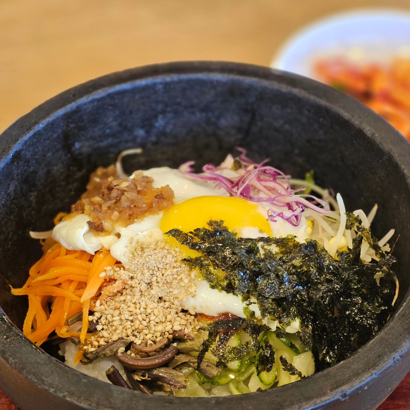 #기록 성주맛집추가
냉면도 맛있고,돌솥도 맛있고,밑반찬도 맛있고
냉면귀신 윤슬이 물냉면 한그릇 뚝딱

우리가족은#얼죽아
냉면은 겨울에 먹어야 제맛이지
#냉면맛집#냉면좋아하는부녀#나랑너무안맞아 너무 안맞지만 오늘 냉면 맛있어서 짜증안냄ㅎㅎ