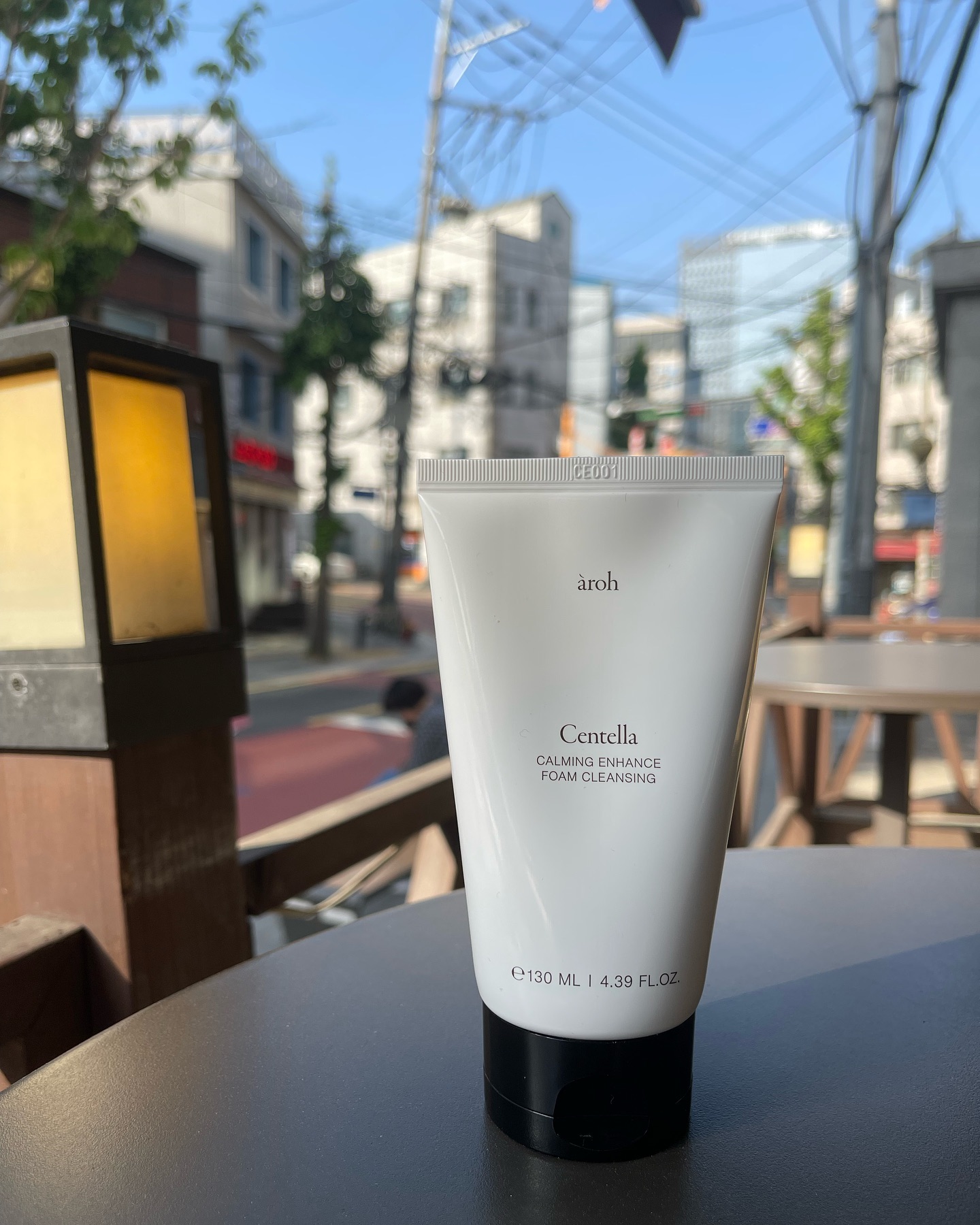 #제품제공
[제품 정보]
Centella calming enhance foam cleansing | 센텔라 카밍 인핸스 폼 클렌징 130ml
부드러운 텍스처로 민감한 피부도 자극 없이 
진정과 세정을 돕는 크림 타입의 모이스처 클렌저
요즘 나도 이거쓰고있는데 엄청 순함😶‍🌫️
.
.
#aroh #에이로 #클렌징폼추천 #폼클렌징