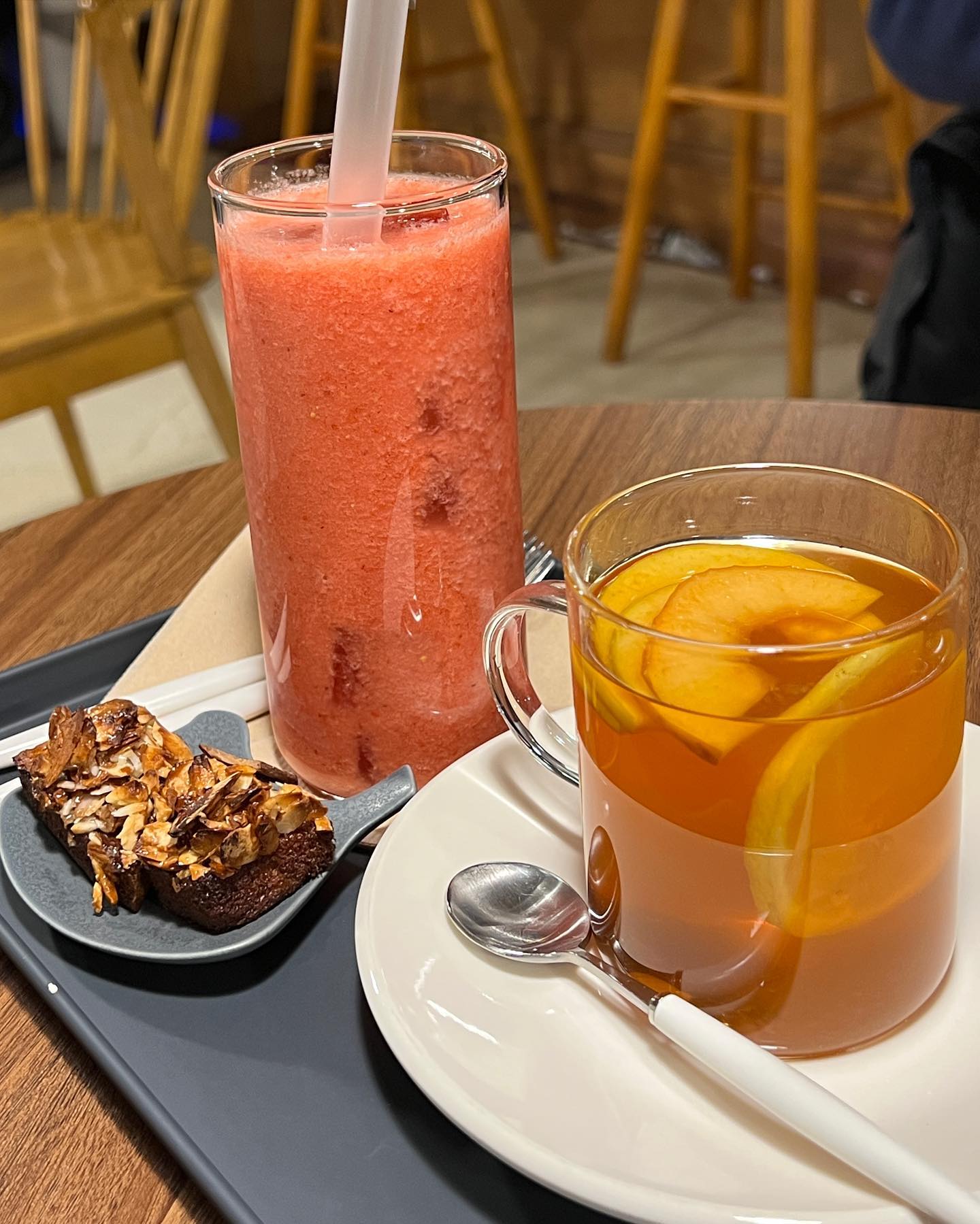🪵
.
예전부터 와보고 싶었는데 커피를 못마셔봐서 커피마시러 다시 와야할 듯
.
🎈합정 퍼셉션
🪄어울마당로1길 16 1층