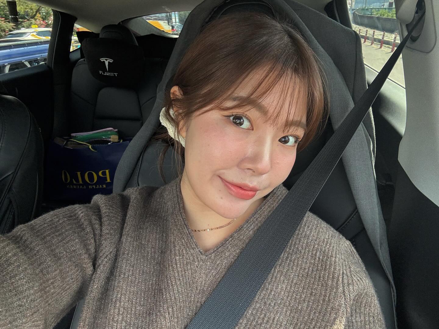 블러셔 가장 중요한 이츠미쟈너
마치 내 피부처럼 자연스럽고 생기 있는 피부 표현을 만들어주는 블러셔 찾아쨔너유
섬세하고 투명한 색감이 피부에 스며들어, 
진짜 내 피부처럼 보이게해주자너 약간의 홍조같은 푸핫-
메이크업을 하지 않은 듯 자연스러운 블러셔 원하면
리즈다 꼭 사용해봐요!!! 
간편한 크기라 들고 다니기도 왕 편하자너📝

#협찬 #리즈다 #블러셔 #웜톤블러셔 #캡슐블러셔 #치크