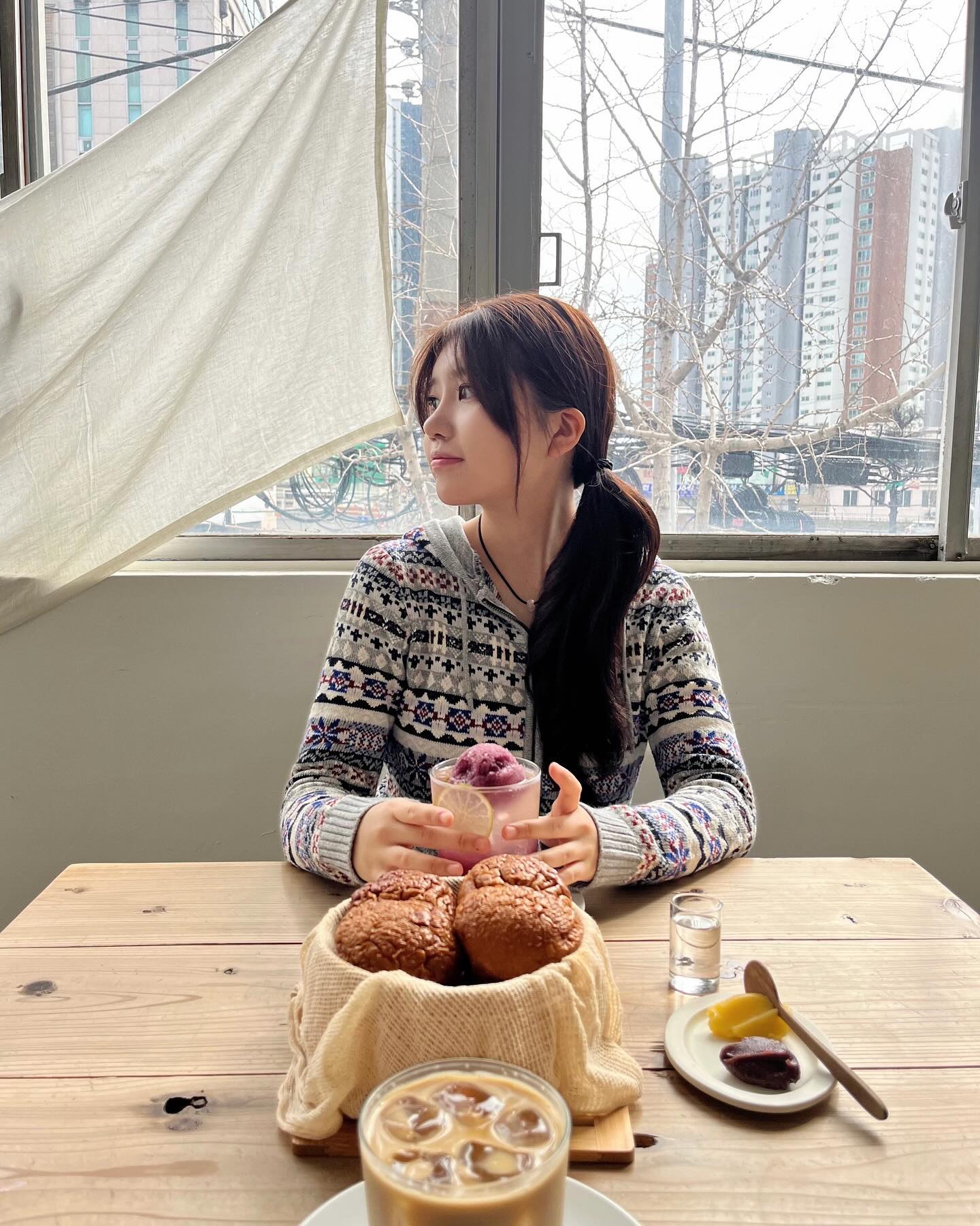 폭신폭신 빵🍞🤤
•
•
•
#네살차이 #스팀식빵 #부산카페 #카페추천 #부산데이트 #서면카페 #부산맛집 #부산핫플 #노르딕니트 #어그 #어그부츠 #어그코디 #레그워머