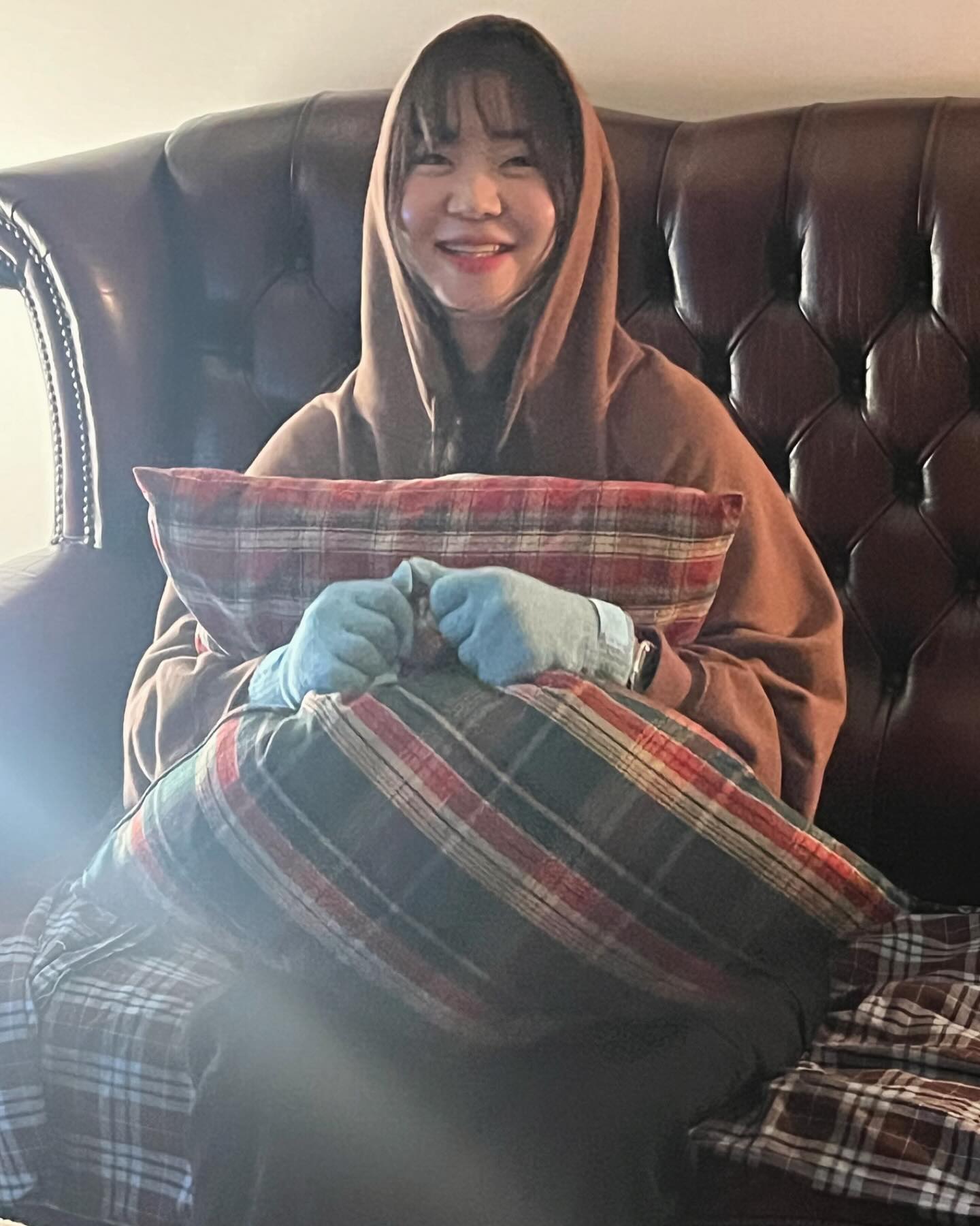 😆
주말 코앞인 금요일이니까 찐행복 가득한 피드로🤎🫰
피드 보시는 모든 분들 행복+즐거움 채워가세요🩵🤎
(마지막 사진 보시면 찐행복 1004% 채워집니다🤙🍔)