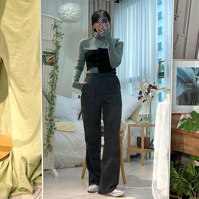 lookbook__ on Instagram: "상의는 녹색 목폴라 위에 니트 탑을 입어준거에요 ! 하나의 옷X"