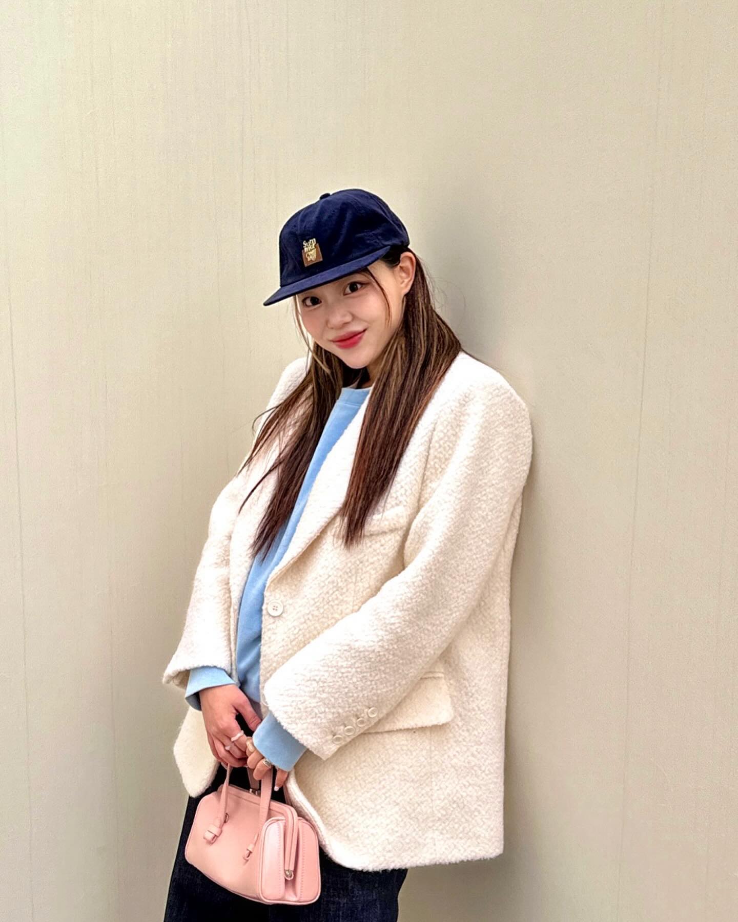 #협찬 모자러버 인생볼캡 영접🧢

✔️<태리타운> 서머코듀로이 빅터 볼캡

- 한국인 두상에 최적화된 클래식 볼캡 쓰는순간 착붙🫶🏻
- 아웃핏 스타일에 맞춰 챙을 구부리거나 일자로 착용가능한 핏이라 좋아요!

#태리타운 #tarrytown #볼캡추천 #볼캡코디 #코듀로이볼캡 #서머코듀로이