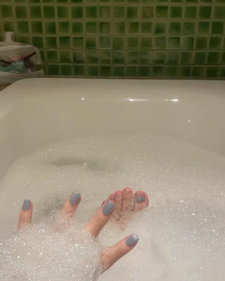 #협찬 #버블데이 #버블데이배쓰밤 #버블데이입욕제 

피로풀기에는 역시 반식욕👍🏻

핑쿠 핑쿠한 복숭아 배쓰밤🍑🍑
거품도 풍성하고 향도 달달해서 힐링 그 자체,,🧡