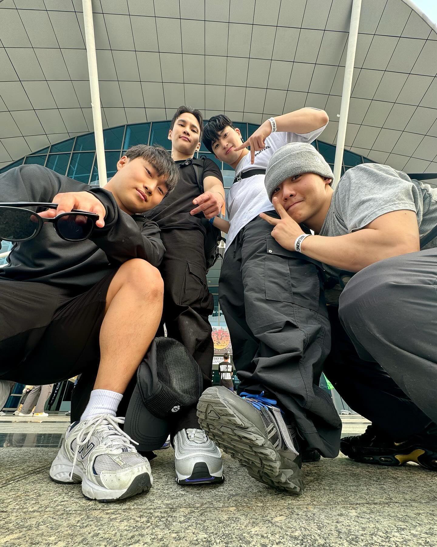 ⠀
??? : 여기가 한국이랑 뭐가 다르노!🥥