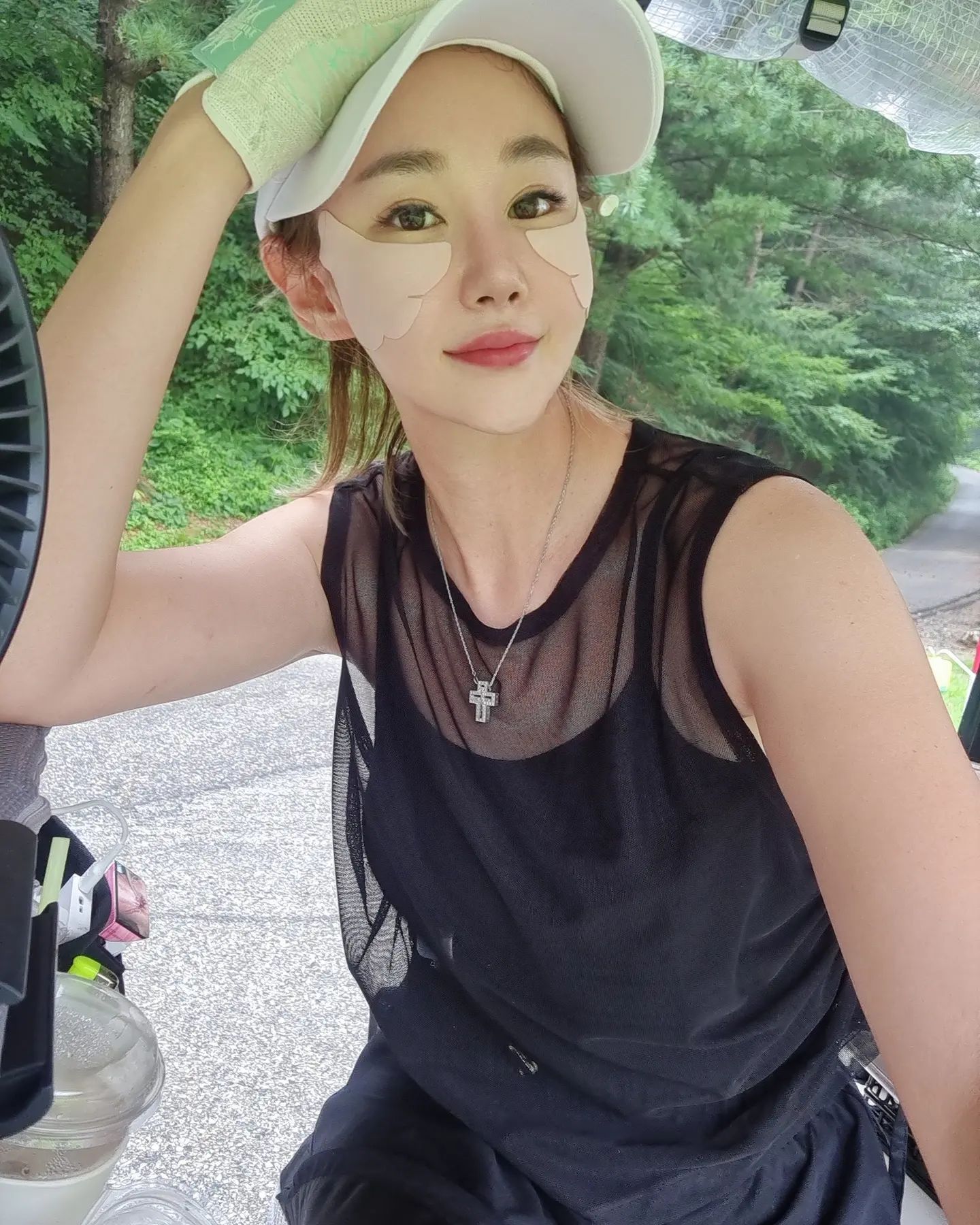태풍시작 오늘아님
내사랑 뽀블리랑 브라더태영오빠랑
아침부터 술로시작해 9홀 홀아웃하고
저녁까지 거의24시간 술독빠진날
몸도맘도 만신창이
D day 기대해