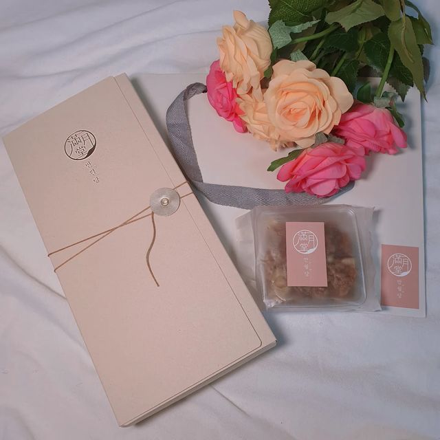 𝒯𝒾𝒹𝒹𝓎 on Instagram: "#gift @man_wol_dang 에서 [대추 이북 인절미]를 보내주셔서 먹어봤어요 :) 이전 게시물에서도 언급했듯이 할미 입맛을 소유한 저는 떡을 엄청 좋아하는데 만월당 인절