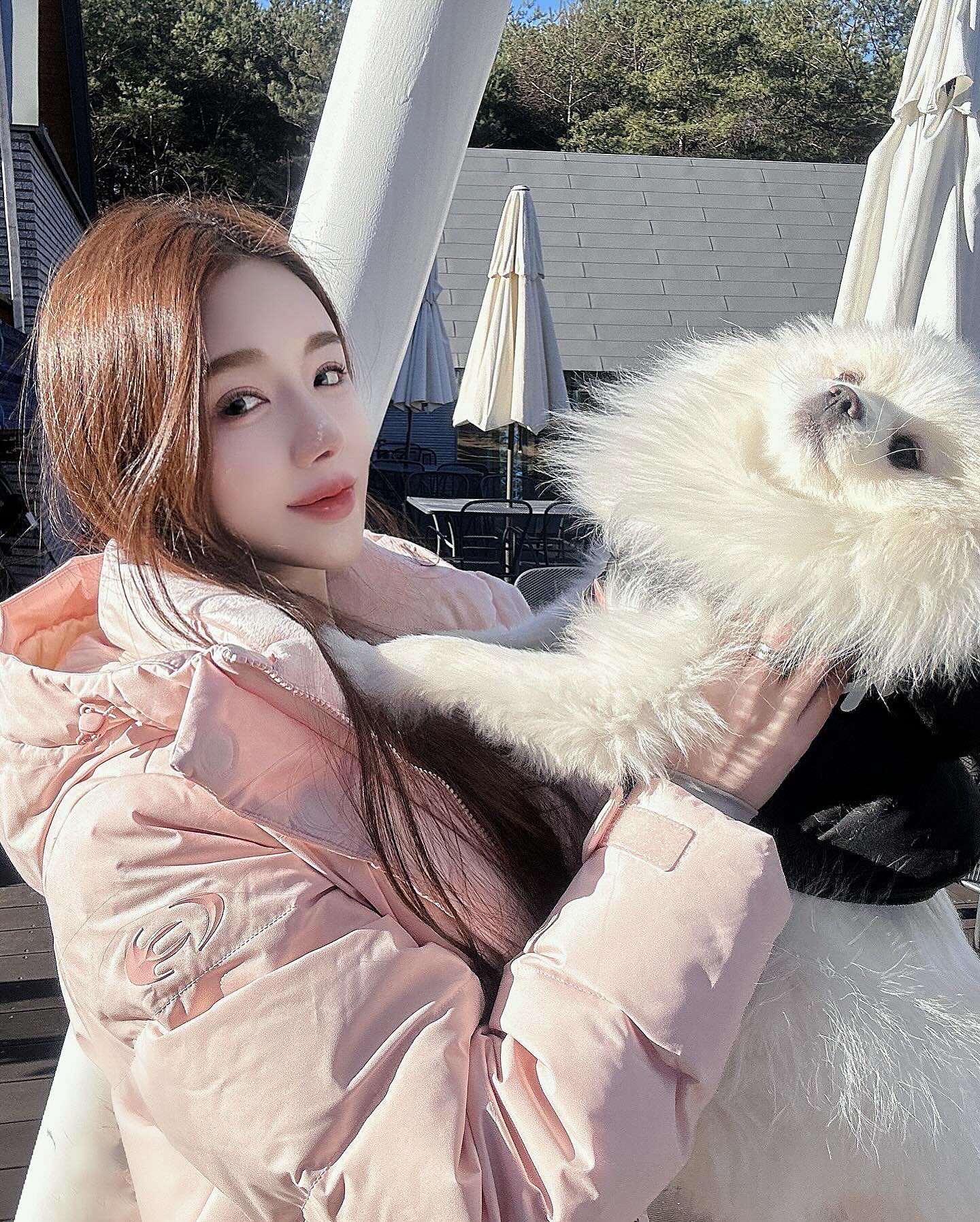 #광고 eider.official
 
아이더 신제품 스테롤S 다운자켓
딸기우유색 너모너몽 이뿌당 ^₩^
할리야 고마워🩵🩷(튕기지마)
 
반려견과 커플 패딩 코디를 연출하고 싶다면 아이더 홈페이지에서 *반려견 패딩*을 검색해보세요!
 
 
#아이더 #아이더스테롤 #EIDER #롱패딩 #강아지패딩 #겨울아우터 #강아지커플룩 #강아지옷 #강아지커플룩 #애견옷
