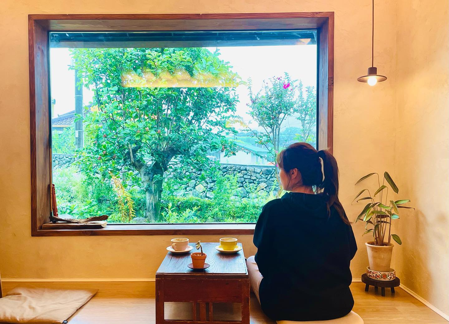 나의 로망과 같던 #카페안음
구례에 살고싶은 로망이 더 더욱 커지게한 그런 카페 ☕️
할머니 집 올때 마다 가야지!!! 
.
.
.

.
.

#전남#전남여행#구례#구례여행#구례카페#구례맛집#구례가볼만한곳#하동#하동여행#카페#카페투어#전남가볼만한곳#핫플#핫플카페#신상카페#화개장터#여행스타그램#여행에미치다#여미#유디니#국내여행