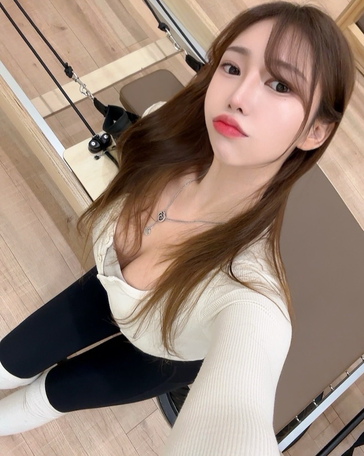 새해엔 쿼카랑 필테하장🤍

#필라 #필라테스 #필라테스맛집 #필라테스그램 #필라테스하는여자 #운동소통 #운동하는여자 #운동녀 #레깅스코디 #레깅스패션 #레깅스룩 #그란데라인 #젝시믹스 #눈바디
