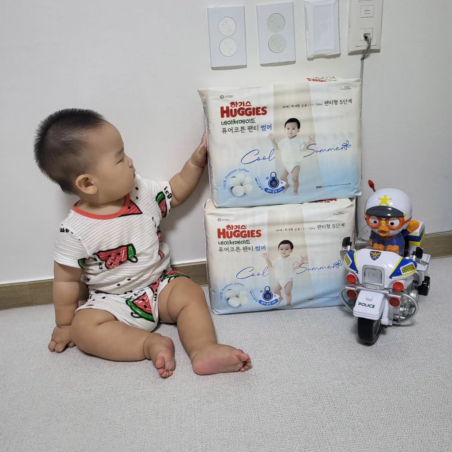 #제품제공  #하기스기저귀  #네이처메이드퓨어코튼썸머
#팬티형 #5단계 

하기스에서 진행한 간단한 이벤트에 참여했더니
우리떠워니 기저귀를 4팩이나 보내주셨어요.♡♡♡

여름이지만 사용 안할수가없는 기저귀ㅜ
아기를위해 올여름에도 하기스에서는 썸머 기저귀가🥰

❤️부드러운 소재로 우리 아기 엉덩이까지 생각해주는 기저귀에요♡

🧡여름에도 얇고 쾌적한 100%프리미엄 순면으로 바람이솔솔 통하는 에어구조에요

💛100%순면 안심커버로 아기피부에순하고 땀흠수는 빠르게되요!

💚자연유래 라이오셀이 함유된 썸머 쿨링 시트로 시원해요!!

💙구멍이 뚫린 에어메쉬 구조의 안커버로 바람이 솔솔~~ 얼마나 쾌적하게요!!

💜역시 기저귀는 하기스!!! 
다음엔 하기백에도전한당!!!!!
고마워요huggies_korea