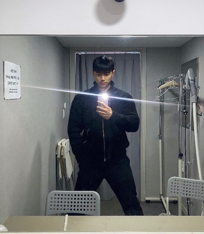 파워레인저…?
#거울샷 #퇴근하고싶다