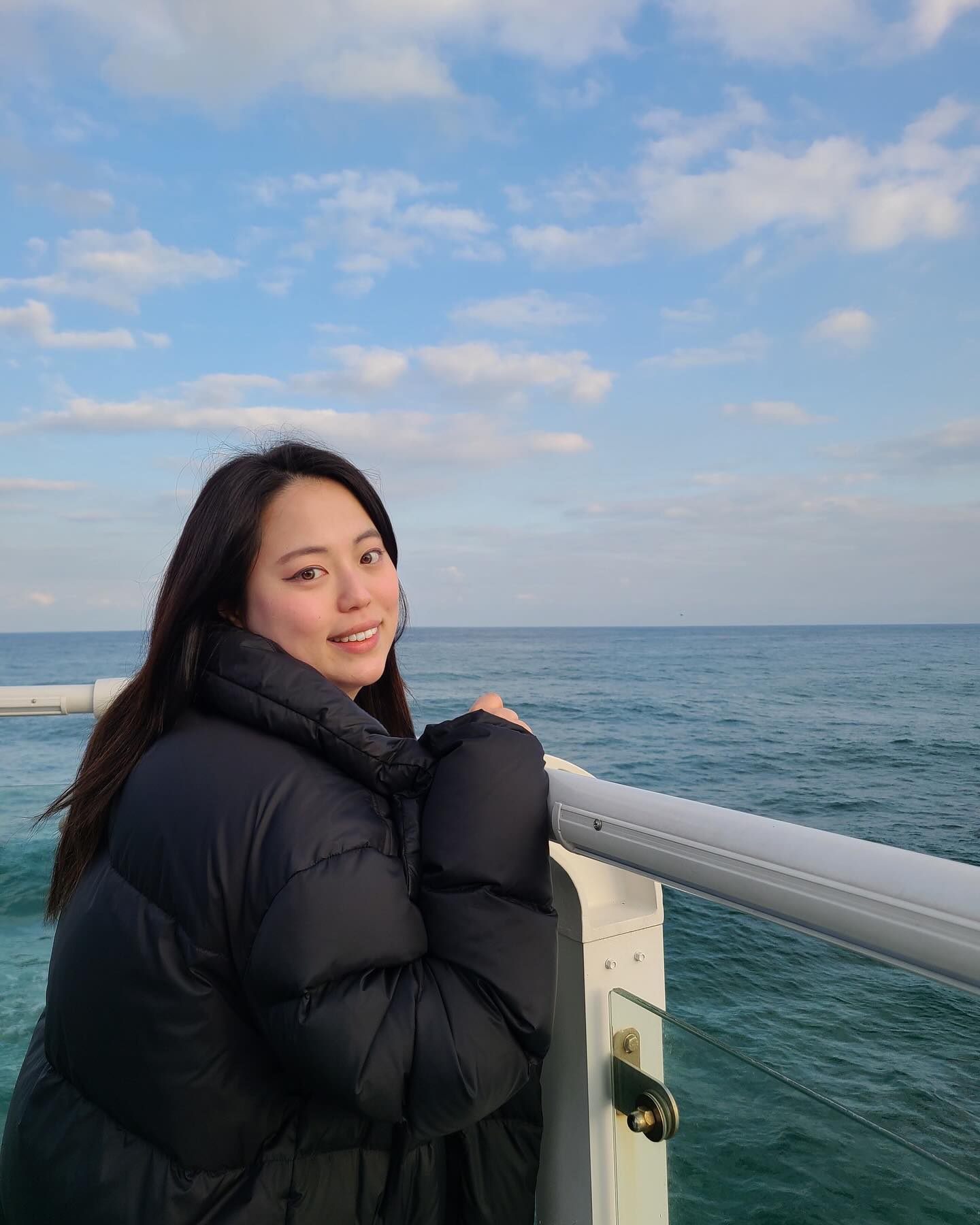 올해는 더 새로운 삶이 되길
내가 바뀌고 삶이 바뀌길 

이전보다 덜 뒤를 돌아보고 앞만 보길 
불행보단 행복을 느끼길 

다른 사람들을 더욱 사랑하길 
내 자신을 꼬옥 사랑하길 

하루라도 더 살 생각을 하길