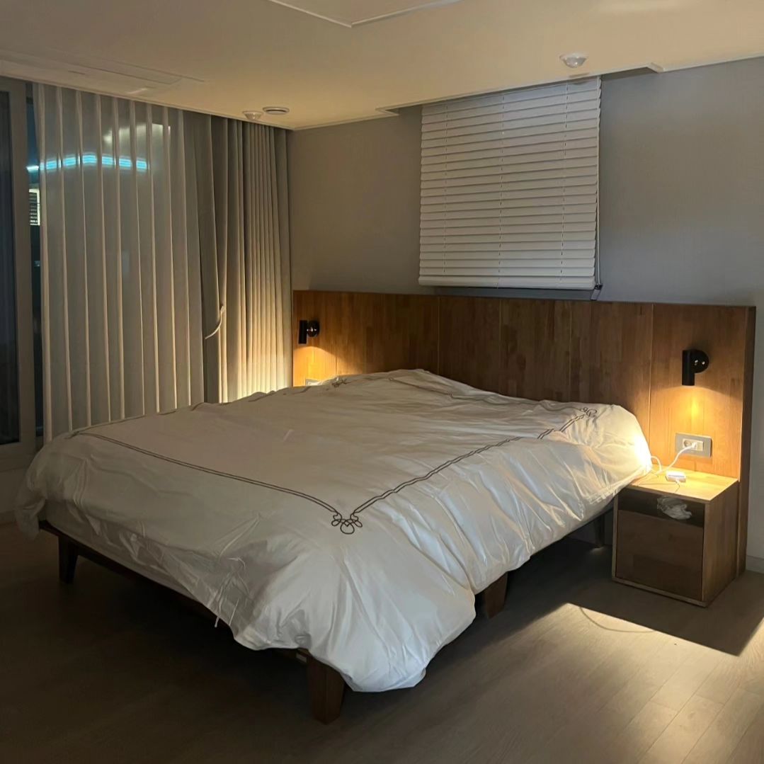 crowngoose_kr _sleeper_official
침실 , 빨리 조명 달아야하는데 ,
어제 침대 설치하구, 이불도 깔고 오늘은 😴  꿀잠
담엔 이불 정리 좀 하구 찍어야겠어오