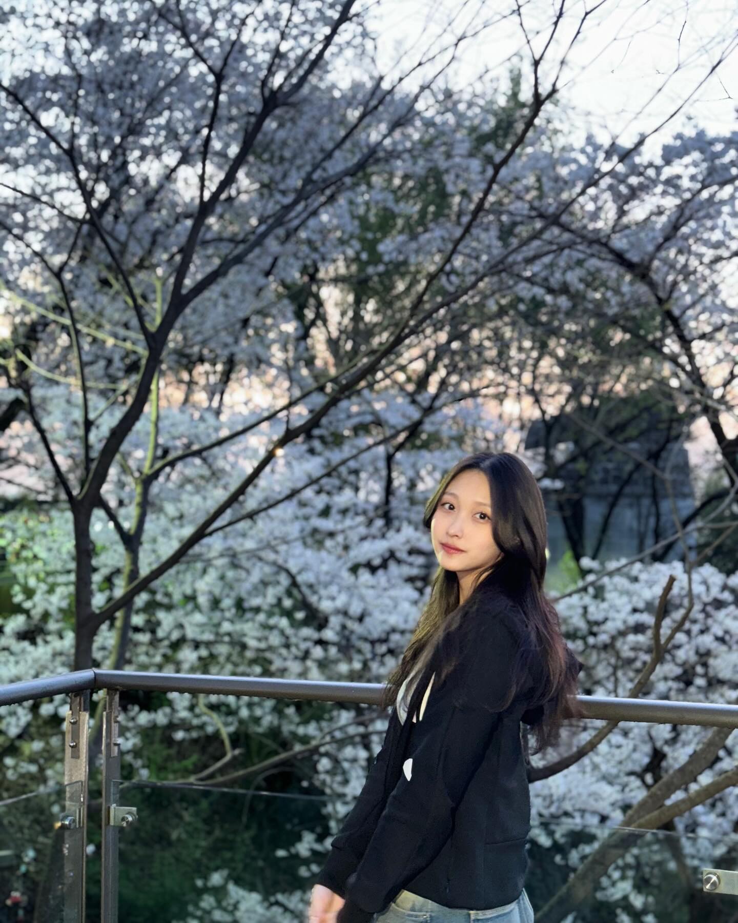 _
벚꽃 말고 내가 주인공 할래