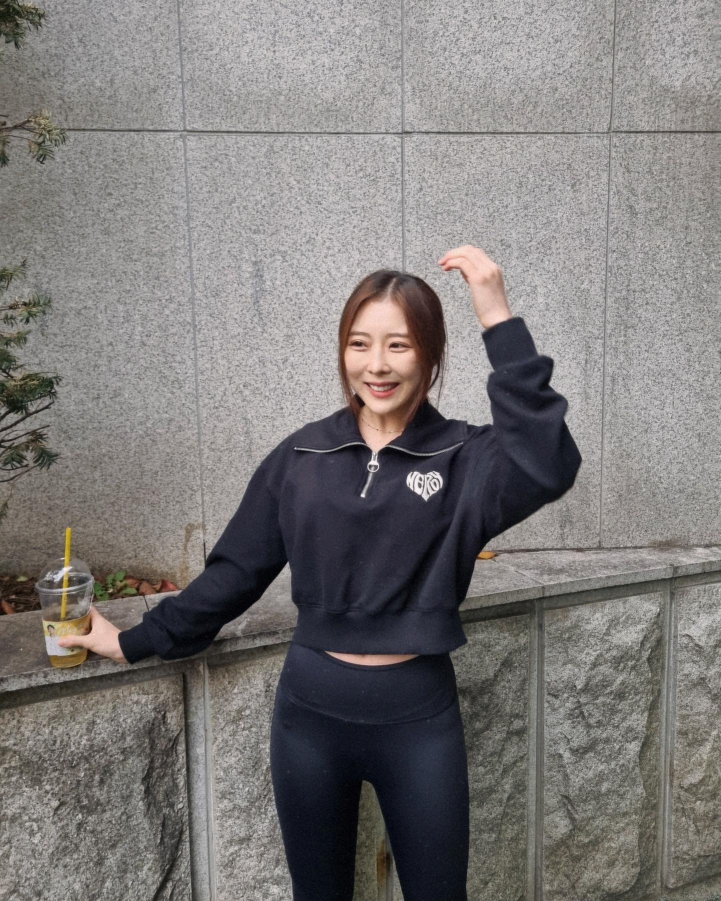 Positive Me🖤
있는 그대로의 나를 긍정하기✨

.
.
.

#오션레깅스 #포지티브미#PositiveMe #제품제공 #운동복추천 #SustainableActivewear #폐어망운동복 #친환경레깅스 #지속가능한패션 #actforoceans
