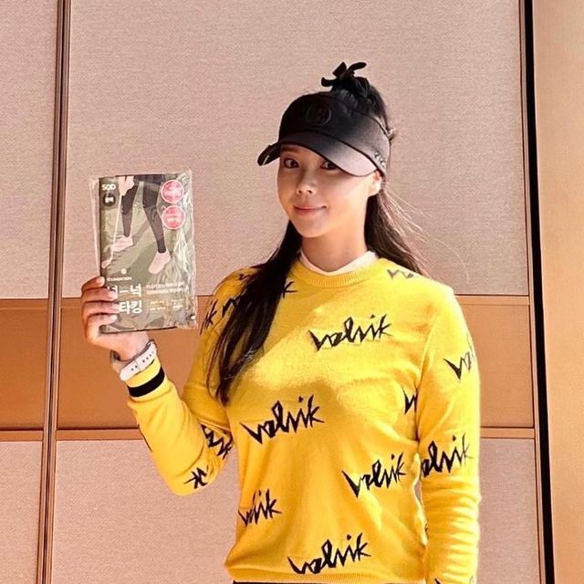 🤭 on Instagram: "#광고 스타킹 전문 브랜드 마른파이브가 만든 골프스타킹 종류별로 더양한사이즈라 선택의 폭이 넓고, 티나지 않는 자연스러윤 스타킹이예요!! 텐션감도 좋고, 다리위 결점
