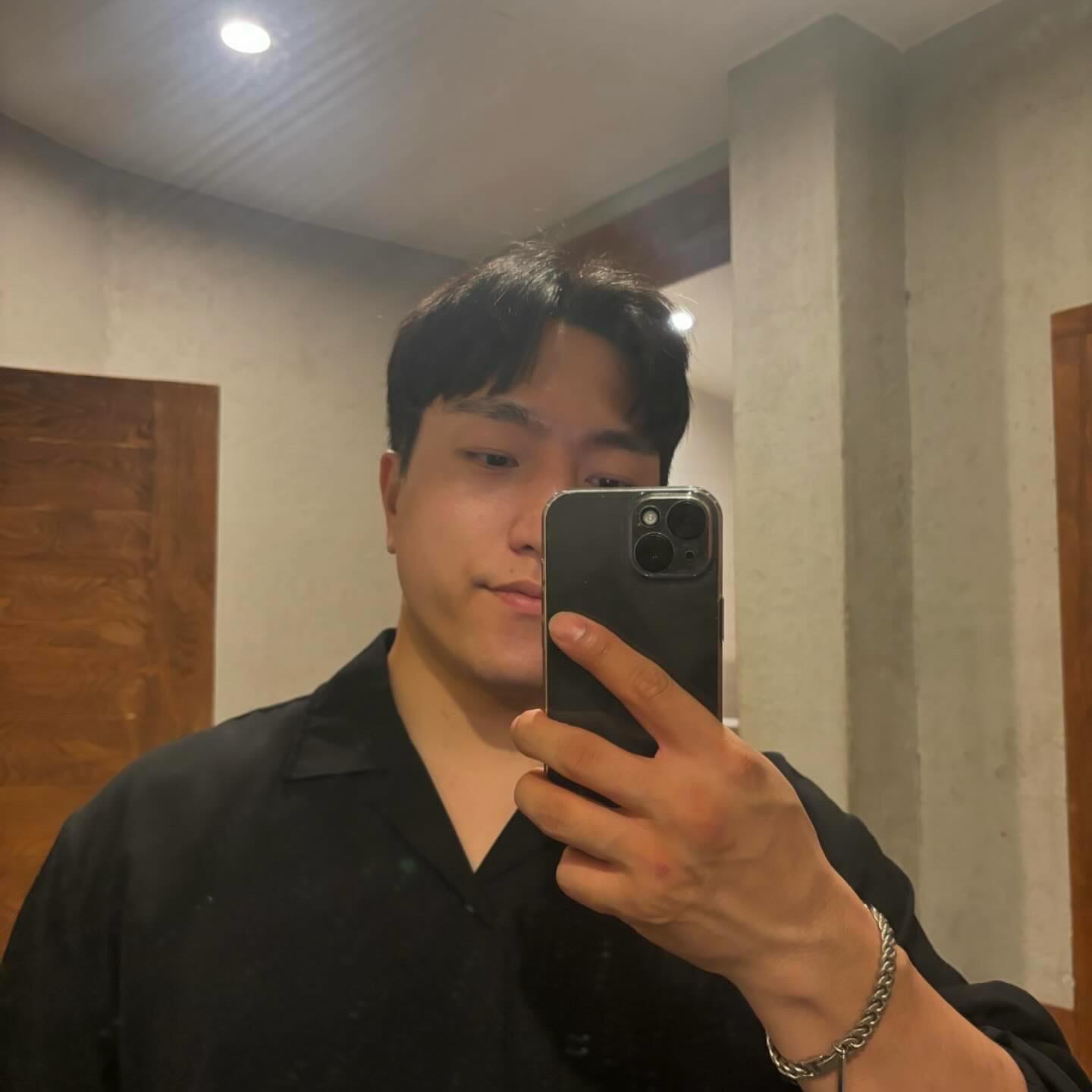 📸
여기 한옥 세트장 이쁘네 👏🏼
⠀
⠀
⠀
⠀
⠀
⠀
#이동진스튜디오 #프레리 #프레리셔츠 #오버핏셔츠 #대구스튜디오 #대구중구스튜디오 #중구스튜디오 #대구 #오버핏셔츠코디 #오버핏셔츠추천 #트릴리온 #사카이베이퍼와플 #나이키사카이베이퍼와플 #사카이 #나이키 #나이키매니아 #나매 #셀스타그램 #패션스타그램 #패션계정맞팔 #패션계정 #좋아요 #소통 #셔츠코디 #남자봄코디 #남자봄코디추천
