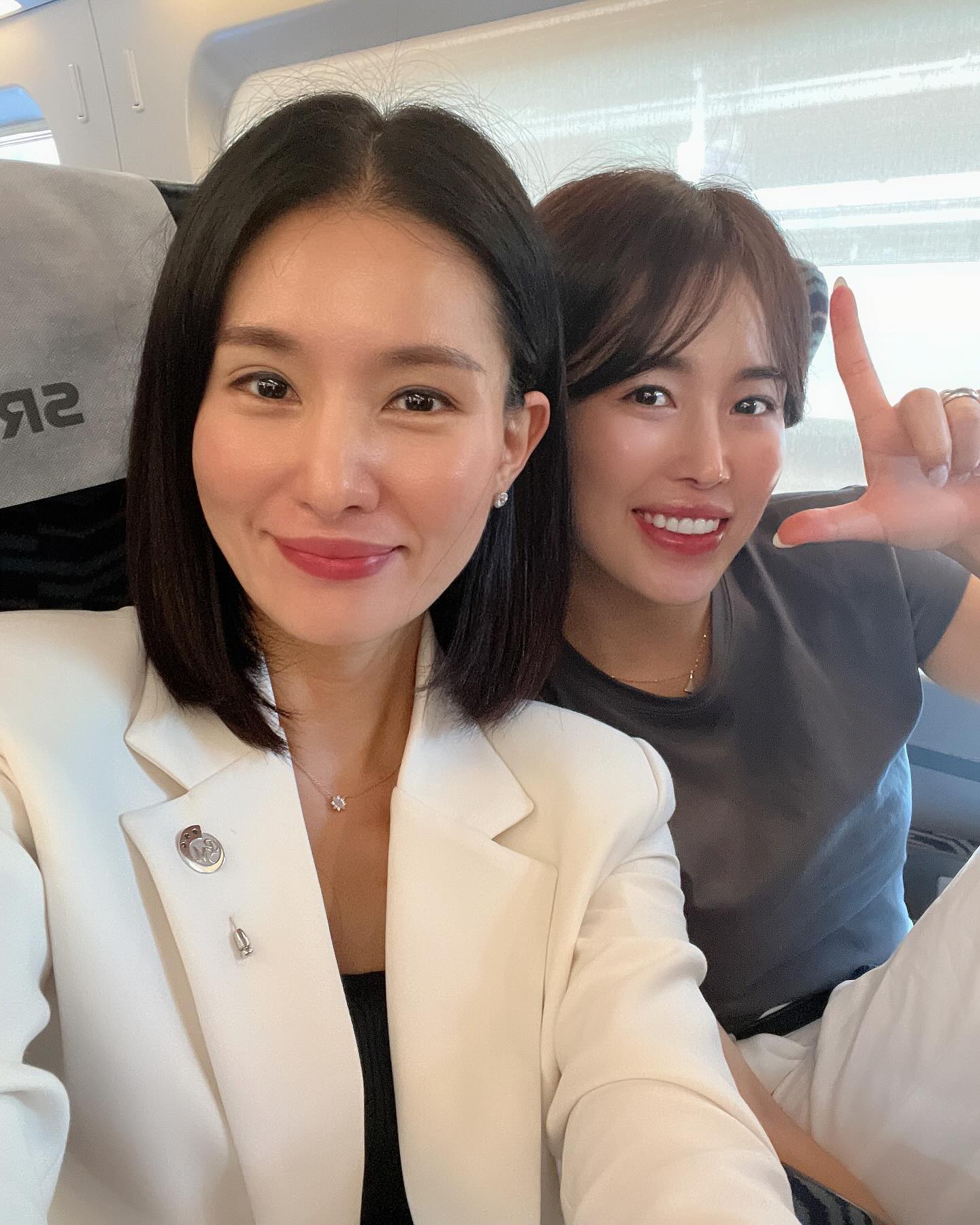 ⠀⠀⠀⠀
⠀⠀⠀⠀
지난주는 제주, 오늘은 광주 
오늘 광주 세미나 짝꿍 kimgeumbae 
함께 강의하고 후원미팅 하고 왔습니다. 
⠀⠀⠀⠀⠀
⠀⠀⠀⠀
저희 해강그룹에서는 
부산, 광주, 대전, 평택, 제주에서
목요일마다 지방 세미나를 개최합니다.
⠀⠀⠀
⠀⠀⠀
네트워크 마케팅은 절대 혼자 할 수 없는 사업입니다.
저또한 그룹의 시스템이 있었기에 빠르게 성장할 수 있었어요.
⠀⠀⠀⠀
⠀⠀⠀⠀
그룹 리더들이 한마음으로 시스템에 집중했을 때
그룹원 모두가 다같이 성장합니다.
⠀⠀⠀⠀⠀
⠀⠀⠀

해강그룹 #서울 시스템은 이제 완벽하게 자리를 잡아
수많은 성공자들을 배출하며 입증이 되었고 
피엠코리아 Top3 그룹으로 입지를 굳혔습니다.
⠀⠀⠀⠀⠀⠀
⠀⠀⠀⠀⠀
지금은 지방 활성화에 초점을 맞추어
피엠코리아 내 해강그룹 70% 목표를 향해 갑니다.
⠀⠀⠀
⠀⠀⠀
#광주피엠
#광주상무역
#독일PM
#피엠사업
#해강그룹
