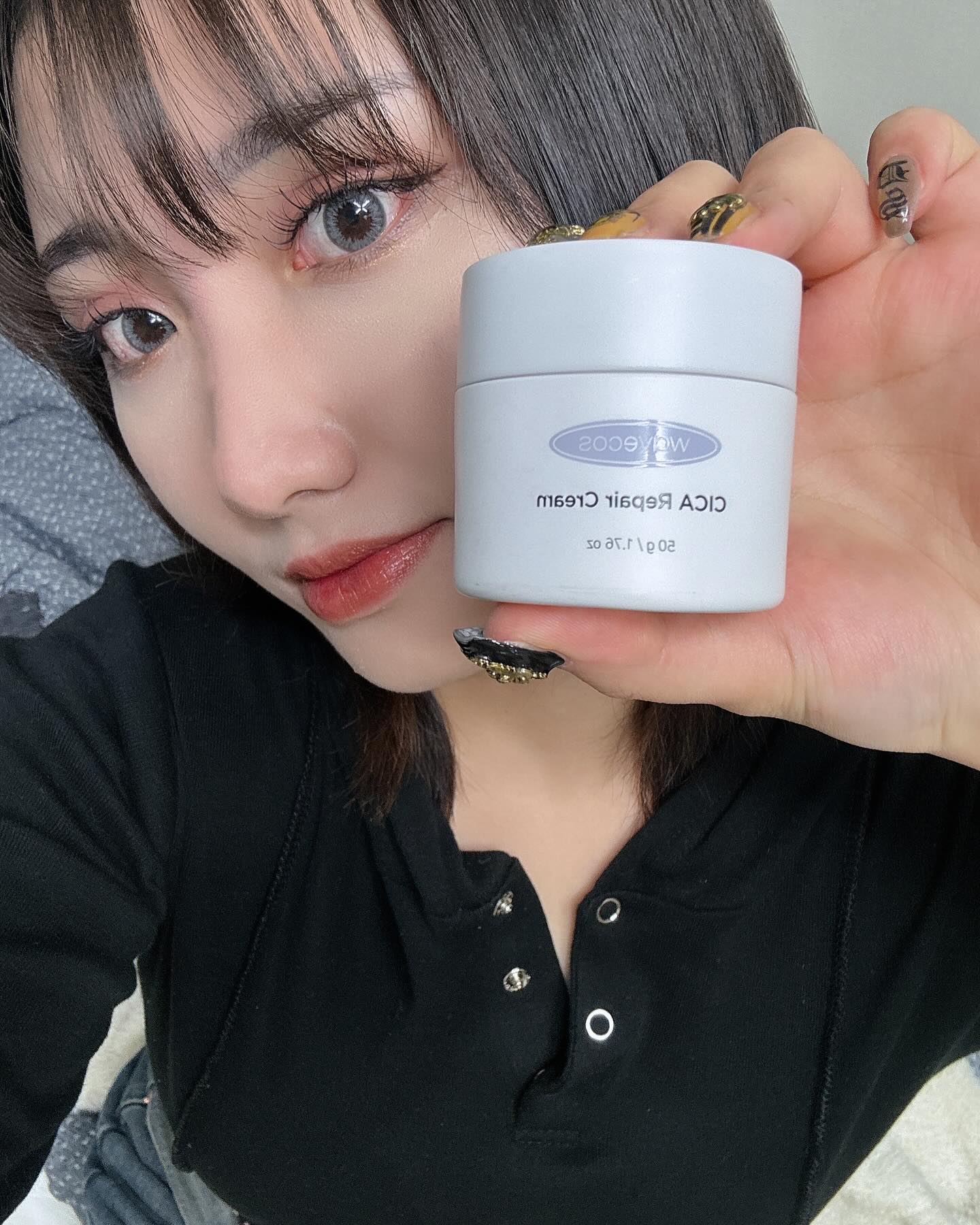 #제품협찬
wavecos.ad wavecos.official

병풀추출물 함유된 웨이브코스
겨울철 보습감과 진정에 좋은 제품이에요

*시카 리페어 크림
제가 가장 좋아하는 크림인 #웨이브코스 시카리페어 크림
⠀⠀
웨이브코스는
 #주름개선기능성화장품 으로 급 민감해진 피부를 빠르게 진정시켜줘서 화장시 뜸현상이 덜하고
속당김부터 예민해진 피부를 진정시켜준답니다🖤
아침저녁 데일리로 사용할 수 있는 빠른진정케어🎶

650,000ppm의 병풀추출물이 #피부재생 #항균 , #항산화 , 그리고 피부톤 개선까지
웨이브코스 #시카리페어크림 진짜 강추❤

#웨이브코스 #wavecos #보습크림 #시카리페어크림 #진정크림 #스킨케어