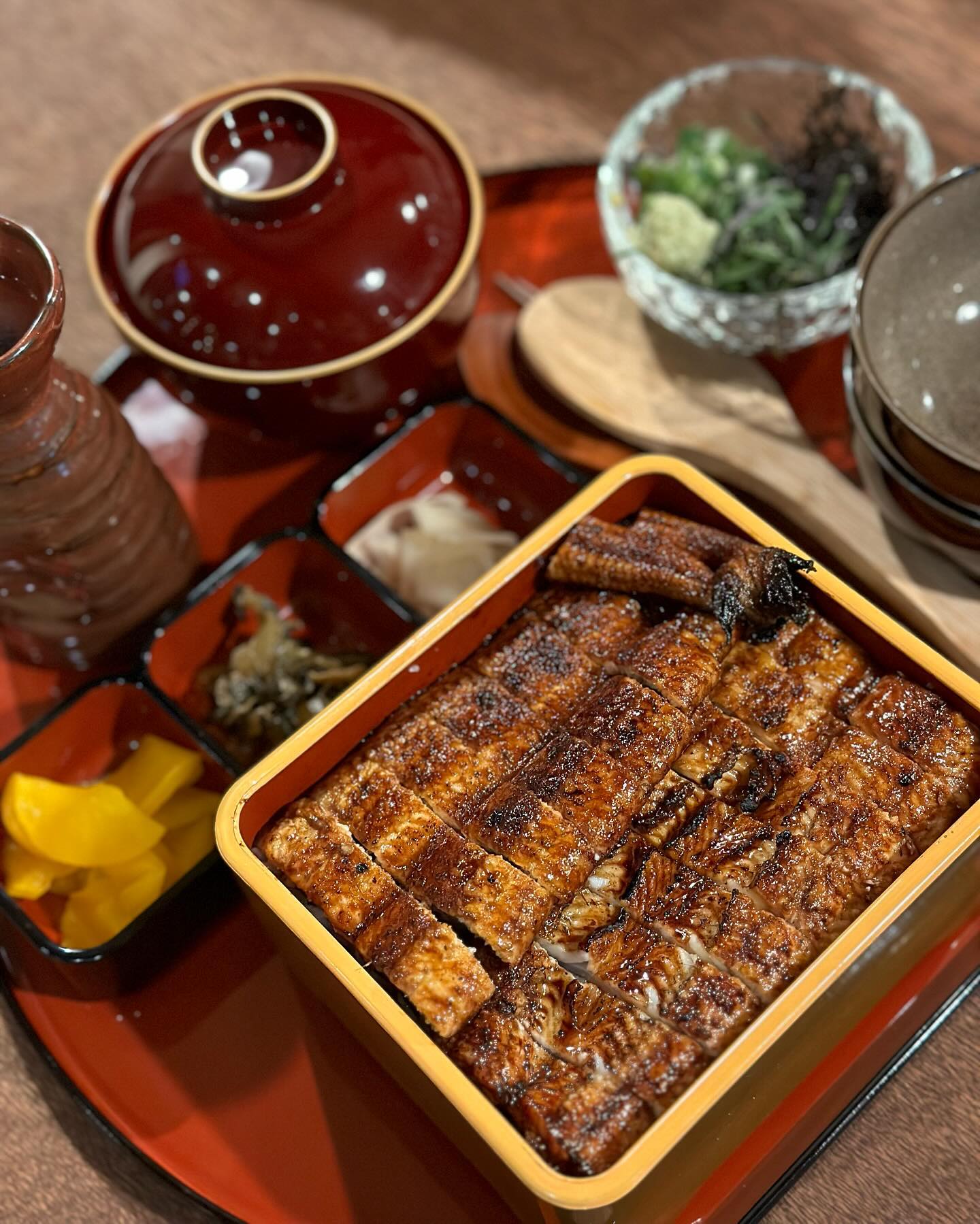 나 정말 장어덮밥 1등 맛집 찾은 것 같은데.....🥹🤍 라엘 맛집 보고 바로 와 본 곳. 여긴 장어덮밥 #히츠마부시 필수적으로 시키고 #장어나베 또한 꼭 먹어줘요....? 바삭해서 맛있었던 모나카 아이스크림 디저트까지 완벽한 마무리♥ 둘이가서 장어만두랑 장어라면 못먹은게 아쉬워서 또 가야겠어🥲 #성수동맛집 #장어맛집 #성수장어 #성수우나기 ♥

아! 위치 요기! 📍서울시 성동구 연무장길 37-14