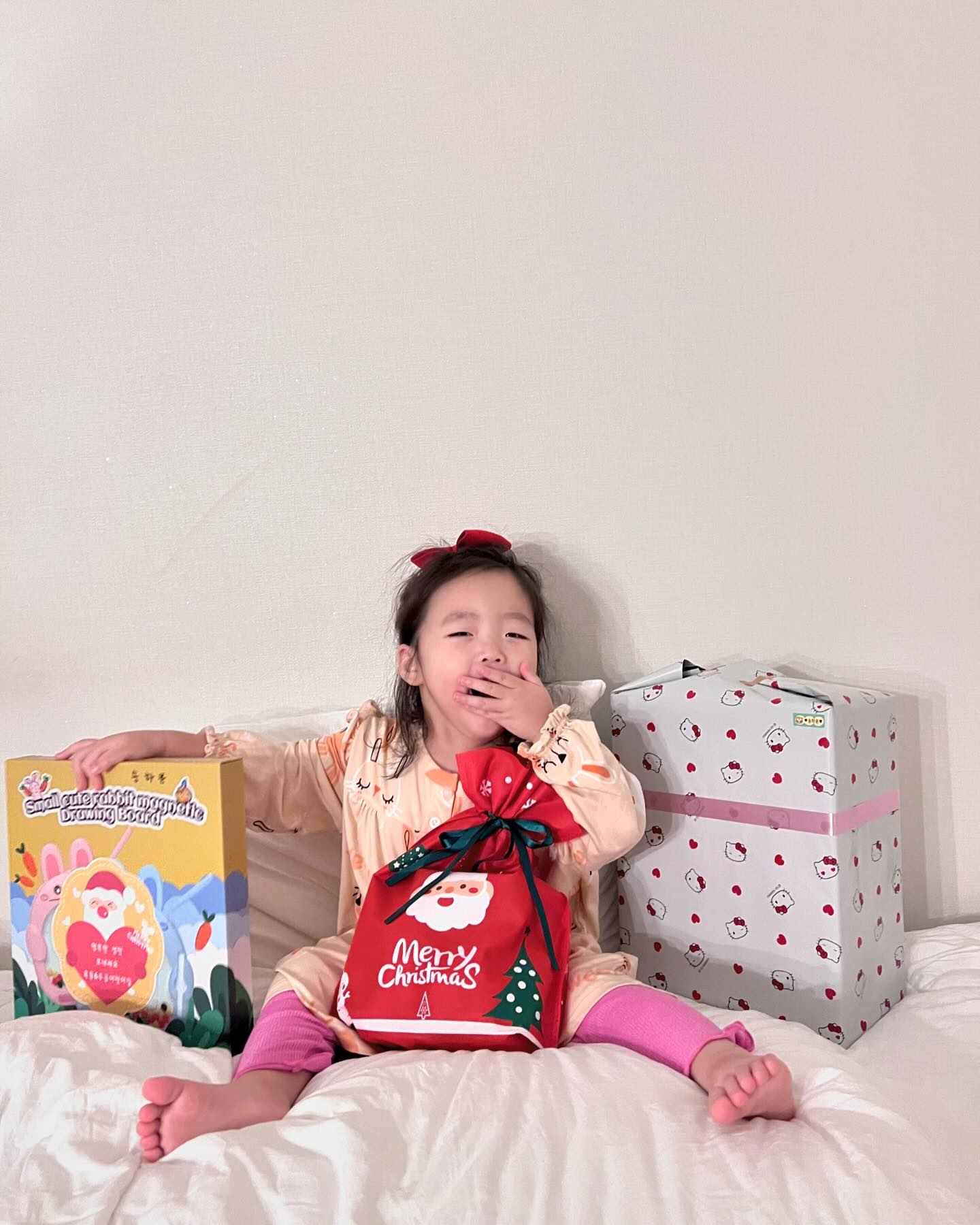 이러케 좋아하기 있나 미니쏘옹 ~ 💓
-
-
-
-
-
-
#메리크리스마스❤️ #크리스마스선물🎁 #딸바보가되는이유 #딸바보아빠그램 #딸스타그램❤️ #육아일상기록 #육아일기그램 #육아소통맘 #30개월딸 #미운3살 #소띠아가 #예비맘소통환영