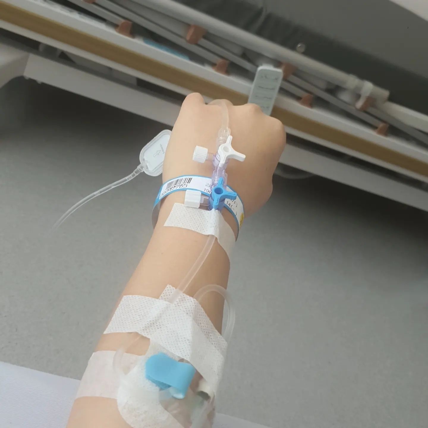 입원...
퇴원...
또입원...
수혈...
병언 이제 지겹네ㅠㅡㅠ
11월말 또입원... 수술...
빨리 컨디션 회복하고프다ㅠㅡㅠ