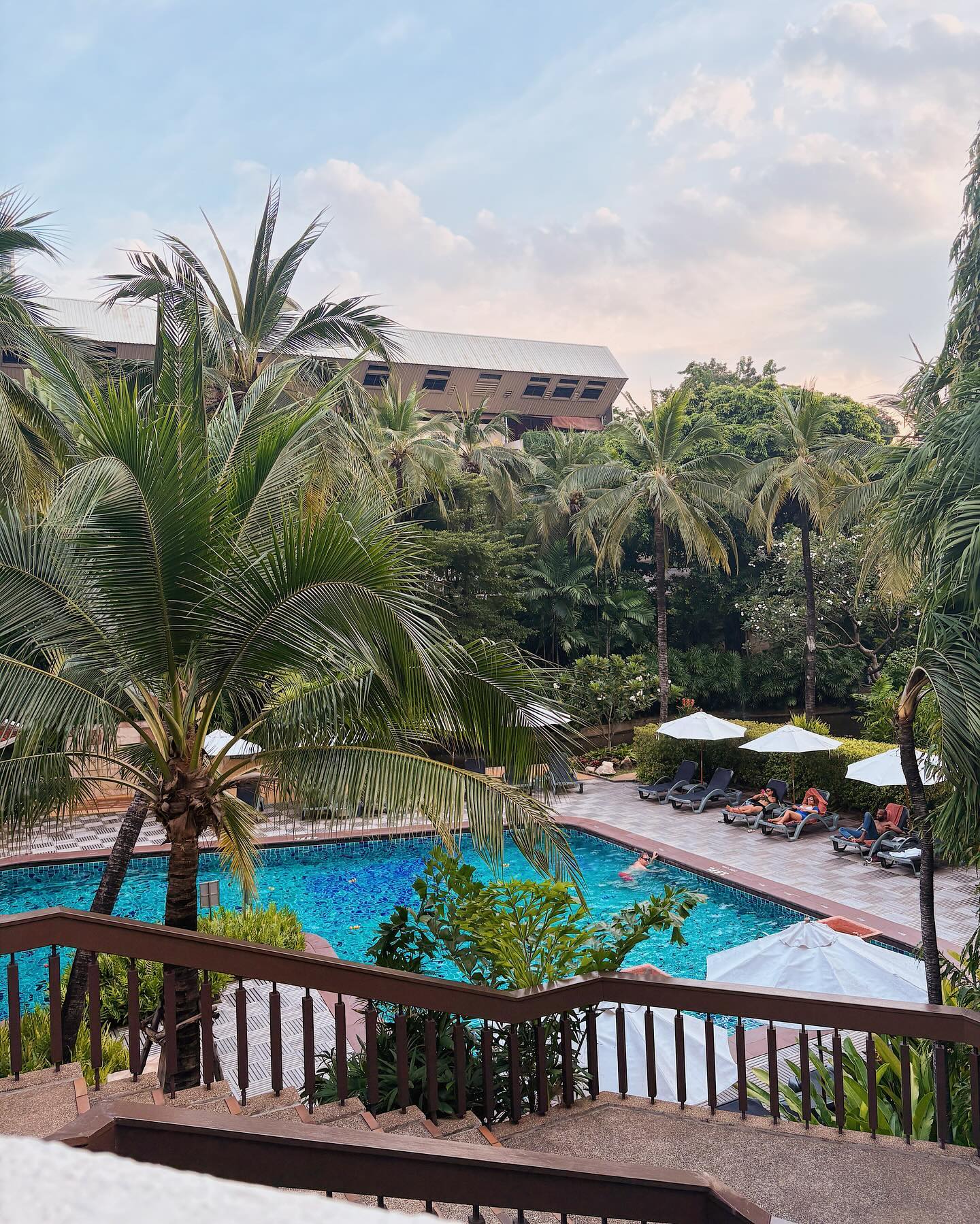 🏊‍♀️🩱🌴💕