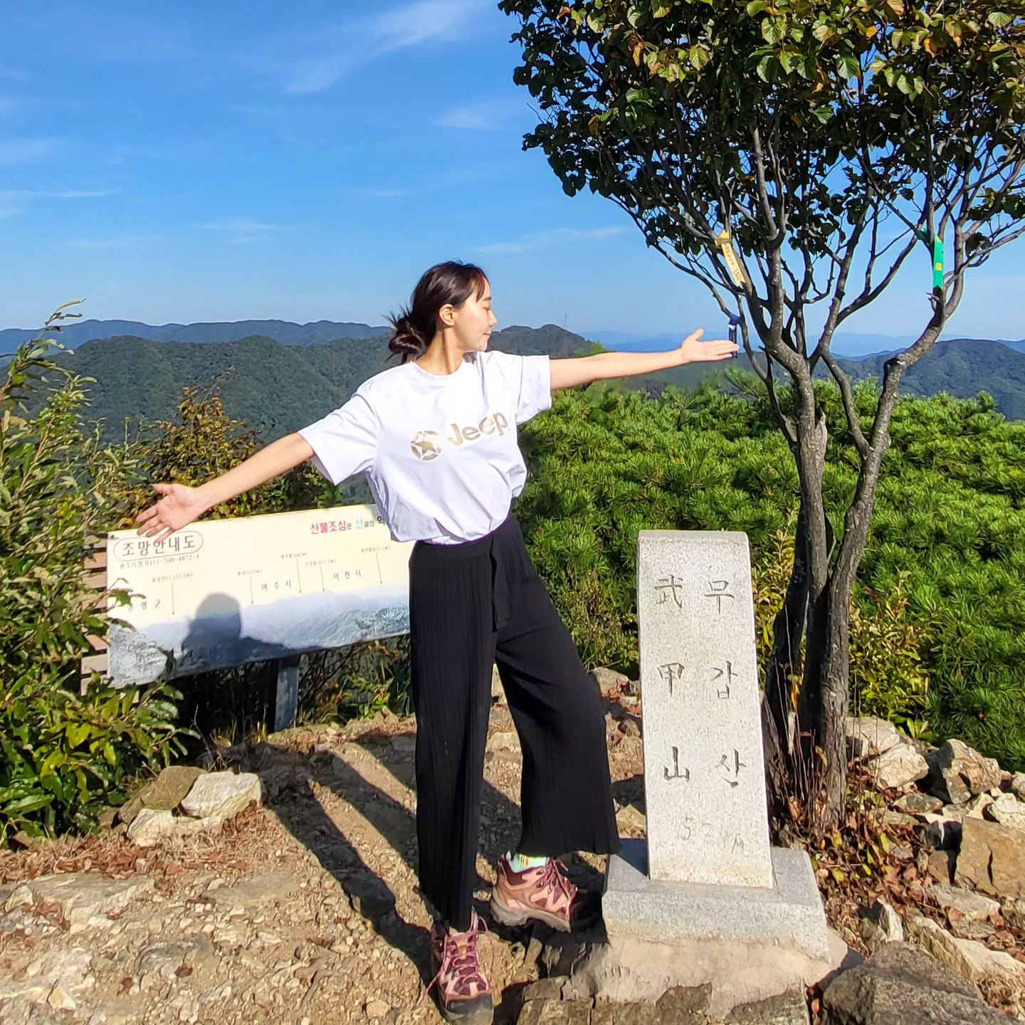 오랜만에 등산
요즘따라 체력이 너무 떨어진것같아 등산!! 
원래 이정도는 힘들지 않았던거같은데 이번엔 너무 힘들었다 ㅠㅠ 운동을 좀 열심히하고 헬스장도 꾸준히가서 체력좀 키워야겟다

#등산 #운동하자 #무갑산 #무갑산정상