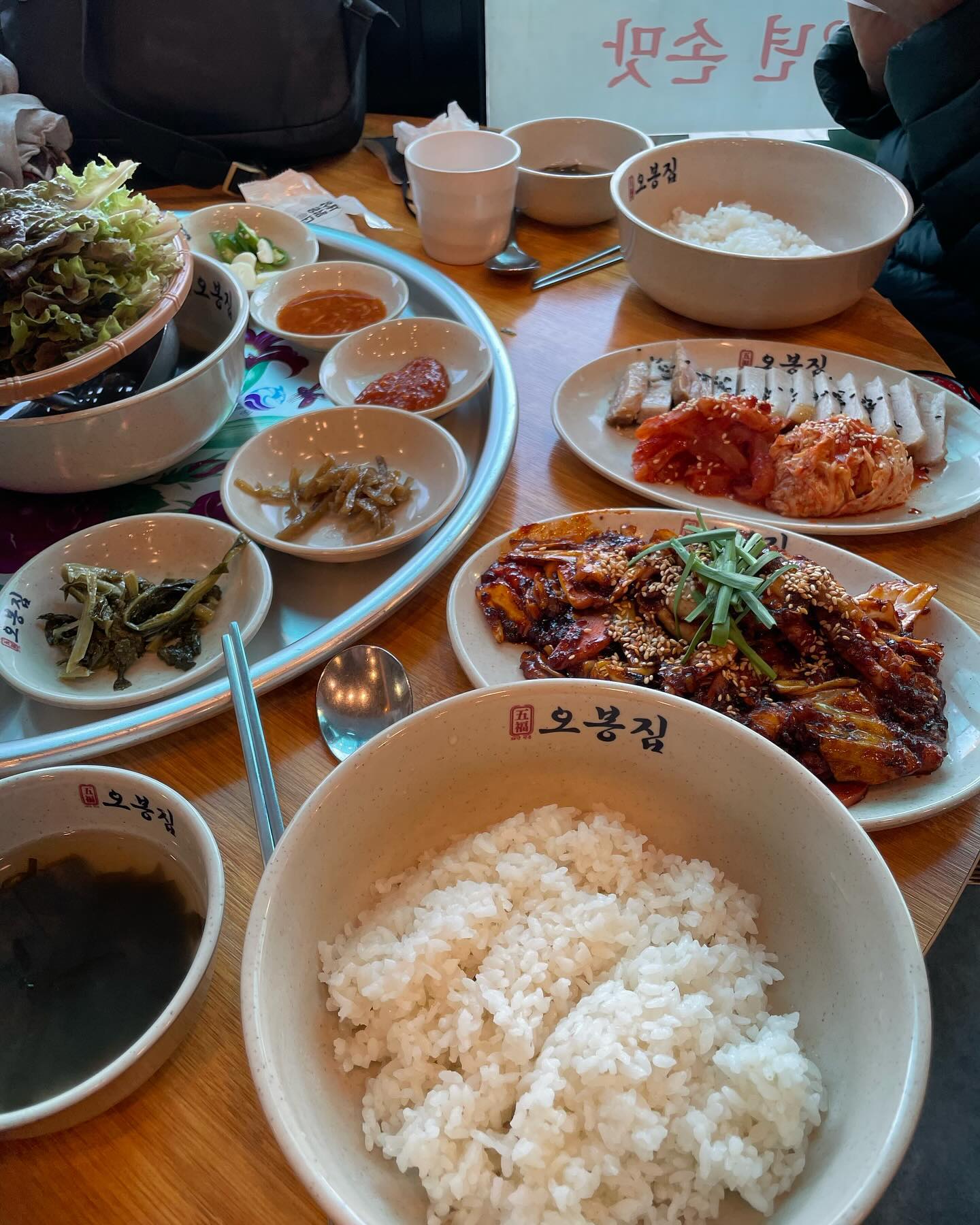 엄마랑 엄청 맛있게 먹은 점심🤤 
불향가득한 낙지볶음과 잡내없이 부드러웠던 보쌈까지✌️ 
완벽한 한끼였당🩵

#먹부림 #오봉집