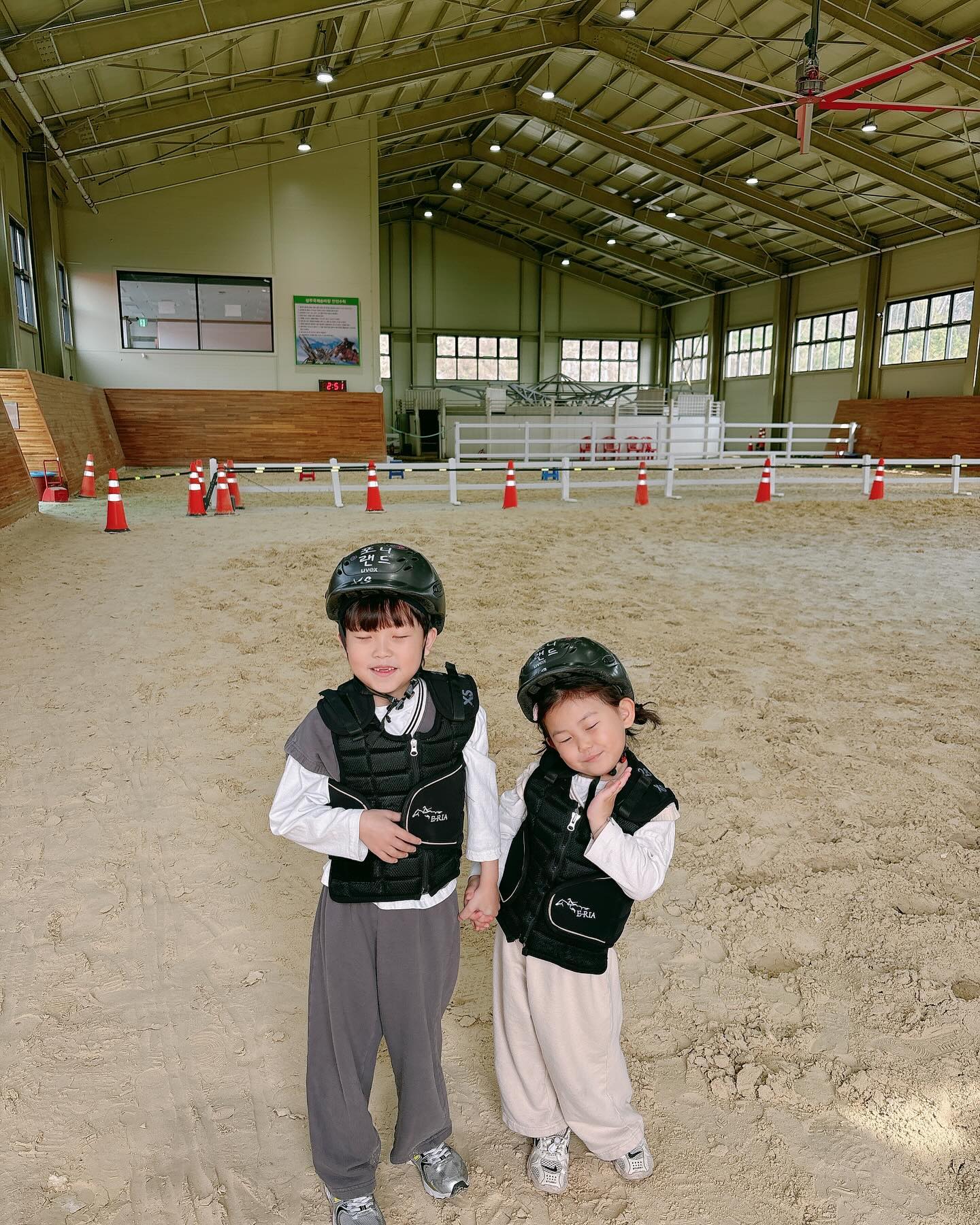 투표하고 승마체험🐎

우하는 처음타보는 말🤎
다음엔 제주가서 말타보쟈
새로운 경험 많이 접하기