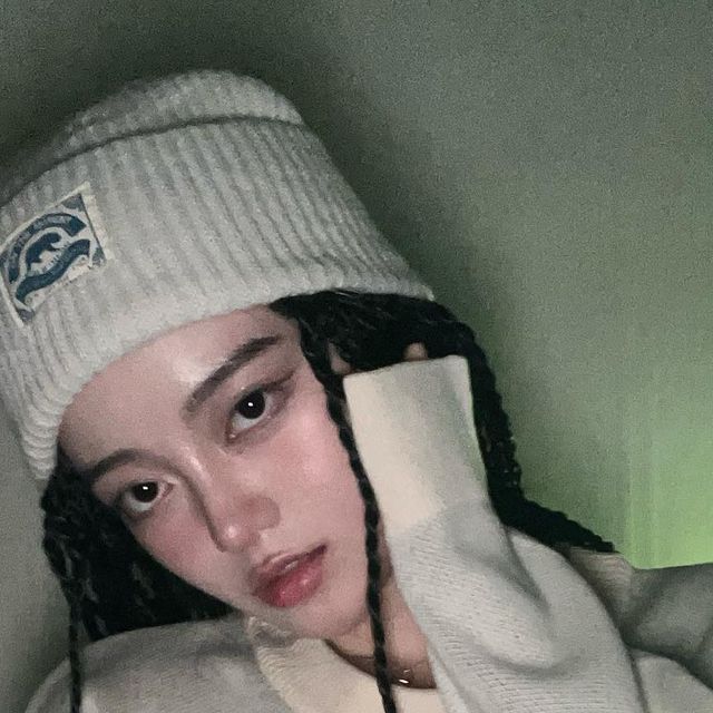  Chu 💌 on Instagram: "검정색의 하트를 보내"