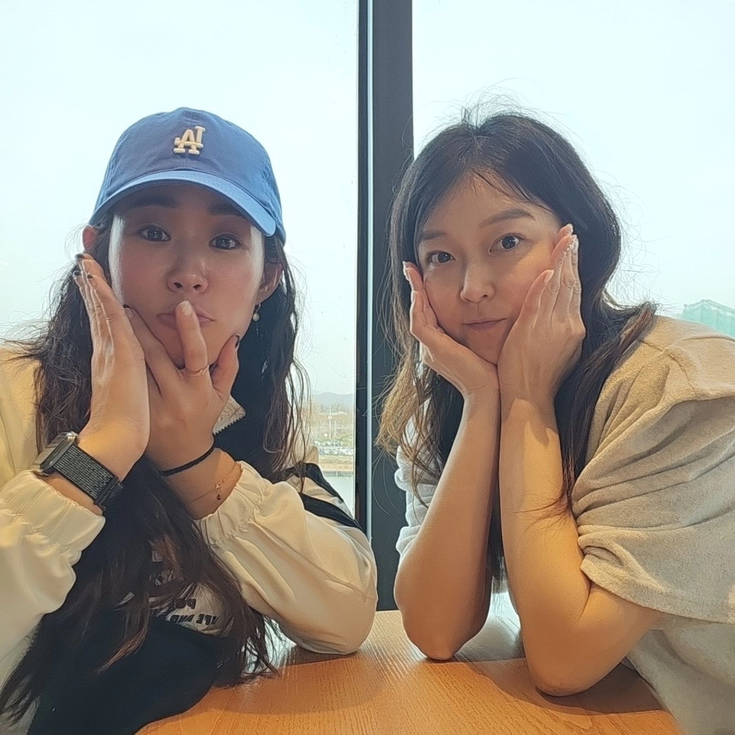 볼일보러 잠시 천안.
집에 오기 전 백만년만에 친구와 커피 한잔☕️
.
.
#성성동카페 #카페파스쿠찌 #그리운천안