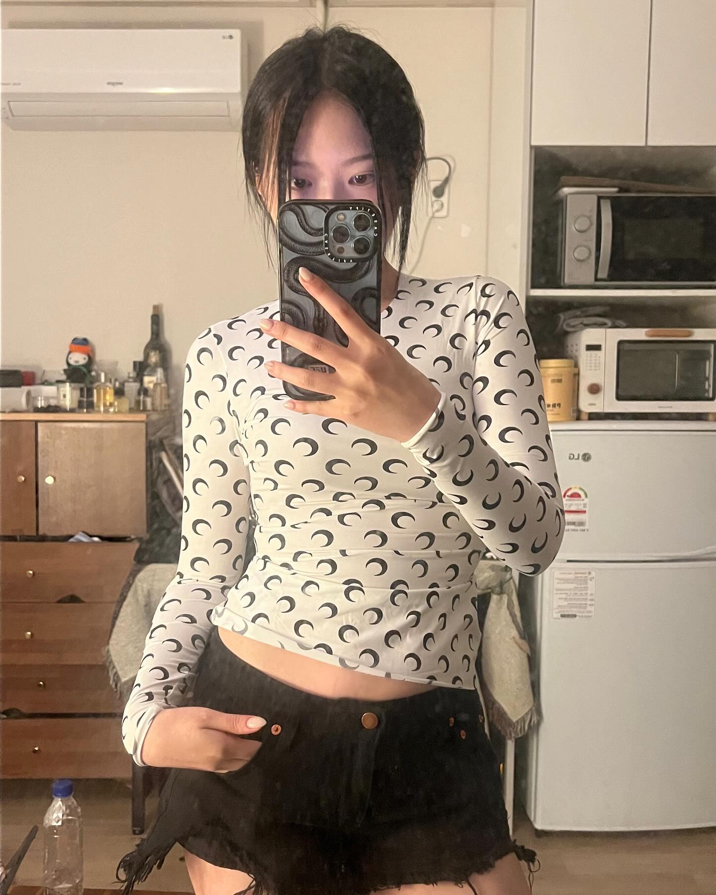 D-1