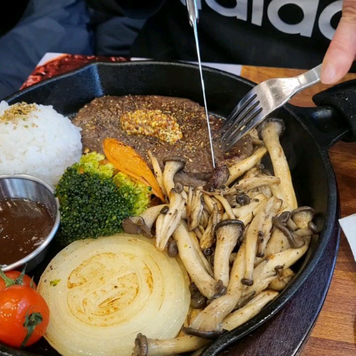 만수동에 생긴 #대단한돈까스

#경양식왕돈까스
#대단한스테이크