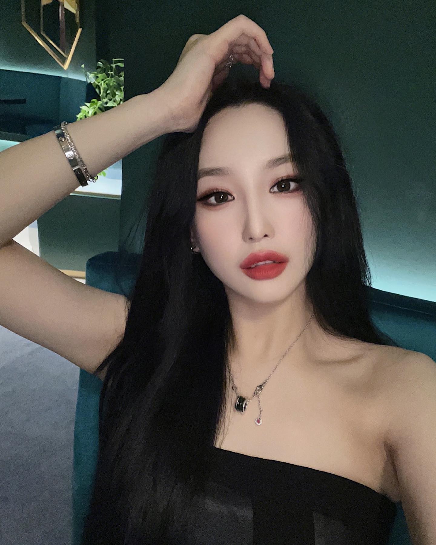 Long time no #selfie 🖤